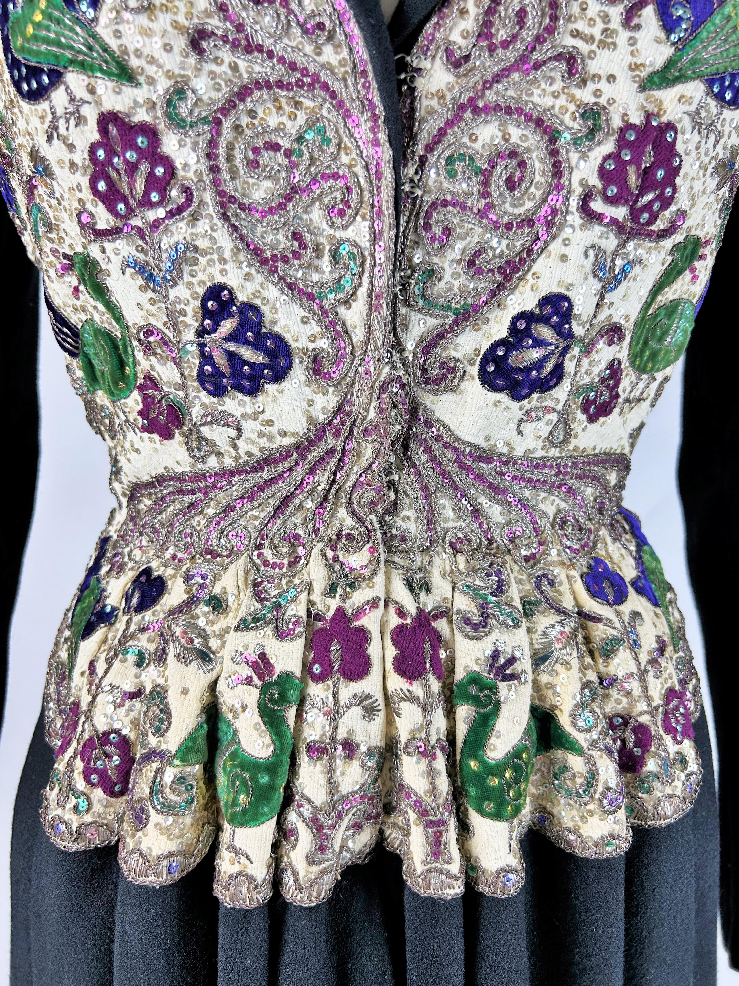 Un vestido de Maison Paquin Alta Costura París Francia Circa 1945 6