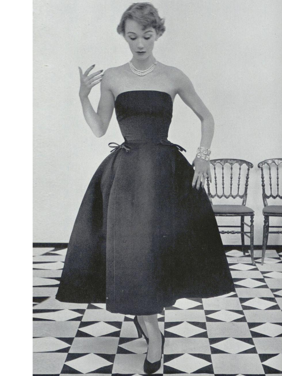 A Cocktail Dress By Christian Dior Couture - Ligne Profilée - Autumn Winter 1952 11