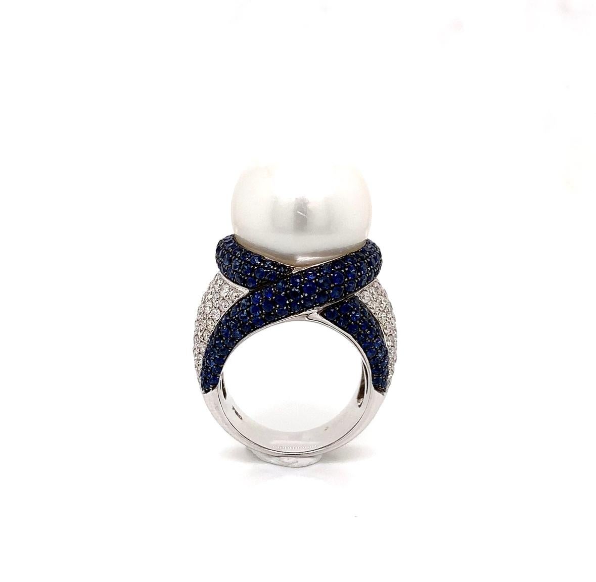 Ein Cocktail-Perlenring von 34,30 Karat, umgeben von blauen Saphiren und Diamanten (Art déco) im Angebot