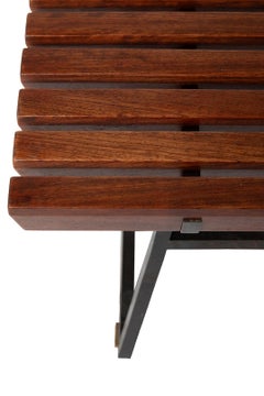 Une table basse de Chester Jones