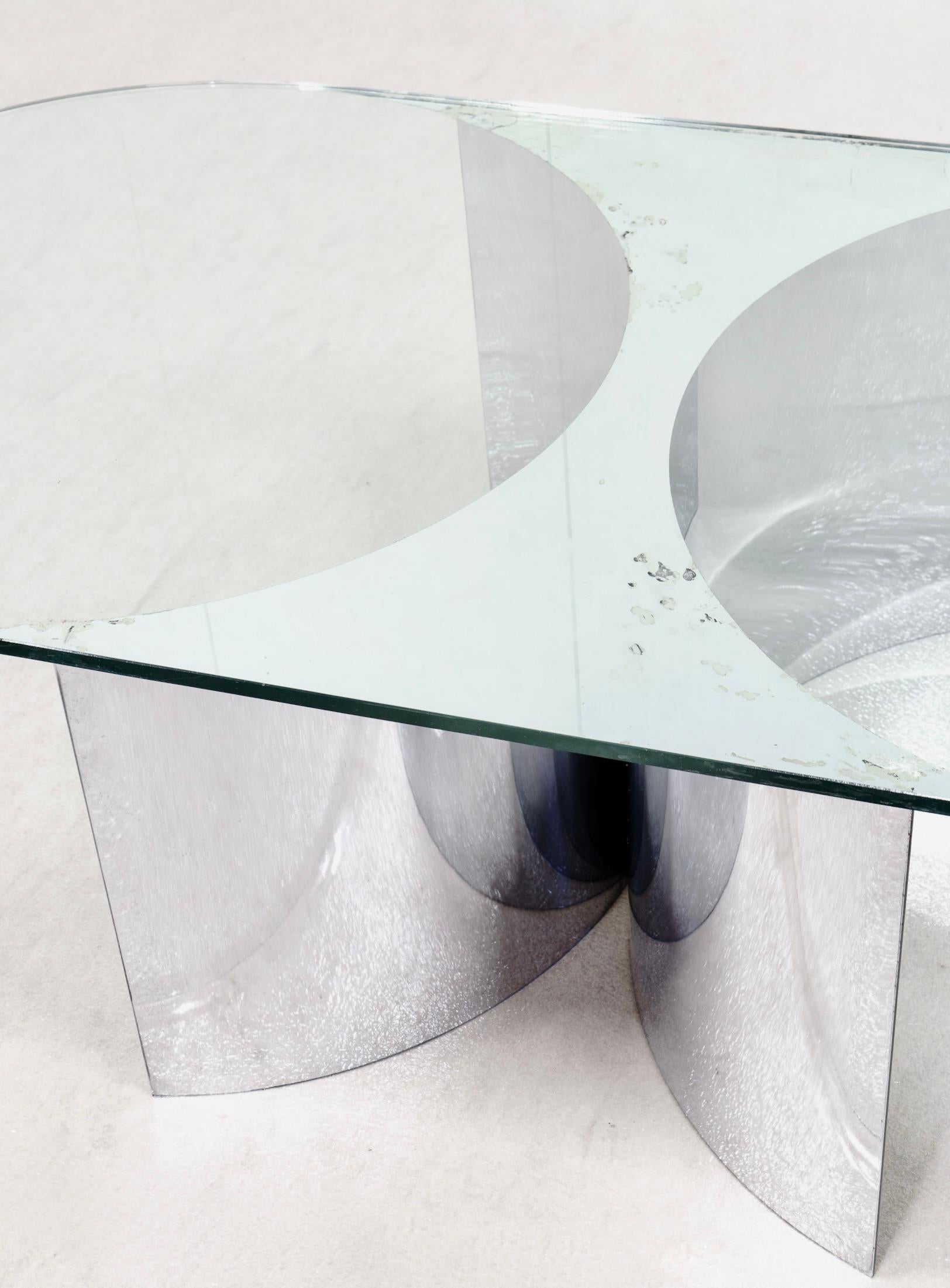 A large coffee table from Giuseppe Raimondi, model Jorn 3102 with a concave base in chromed steel. Rounded glass top decorated with glass semicircles. Italy 70s.