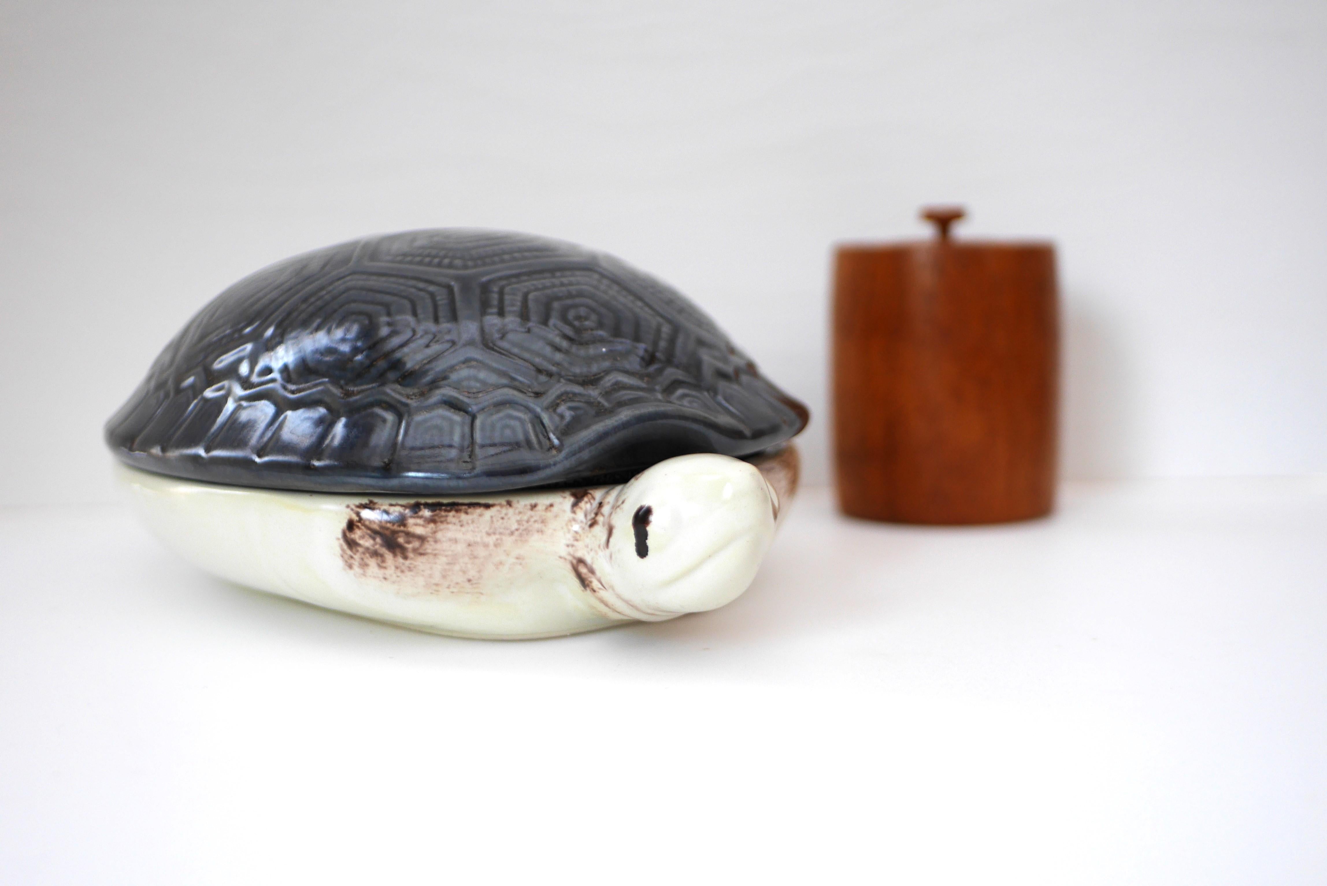 Mid-Century Modern Soupière à tortue de collection en majolique française de Michel Caugant en vente