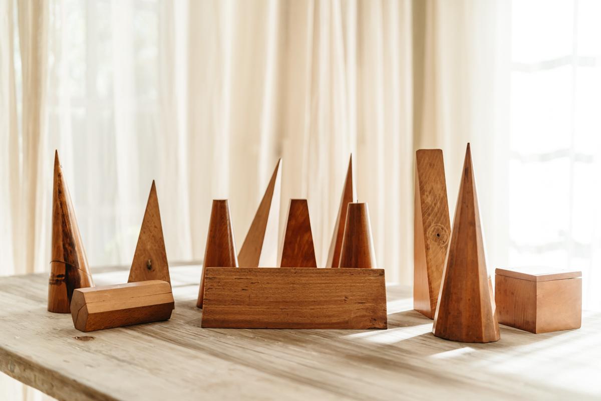 a collection of 12 ashwood geometric forms  In Good Condition For Sale In Brecht, BE