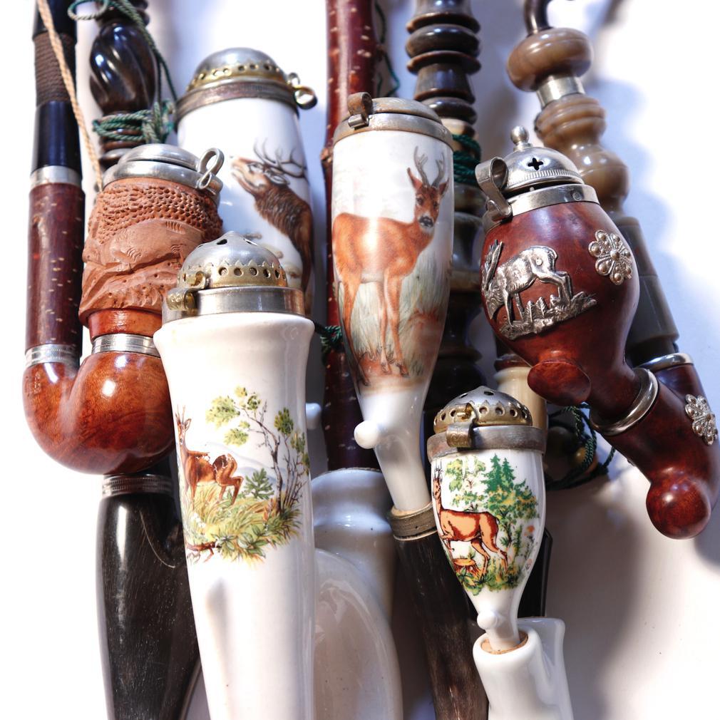 Collection of 13 Traditional German Porcelain Tobacco Pipes For Sale 2