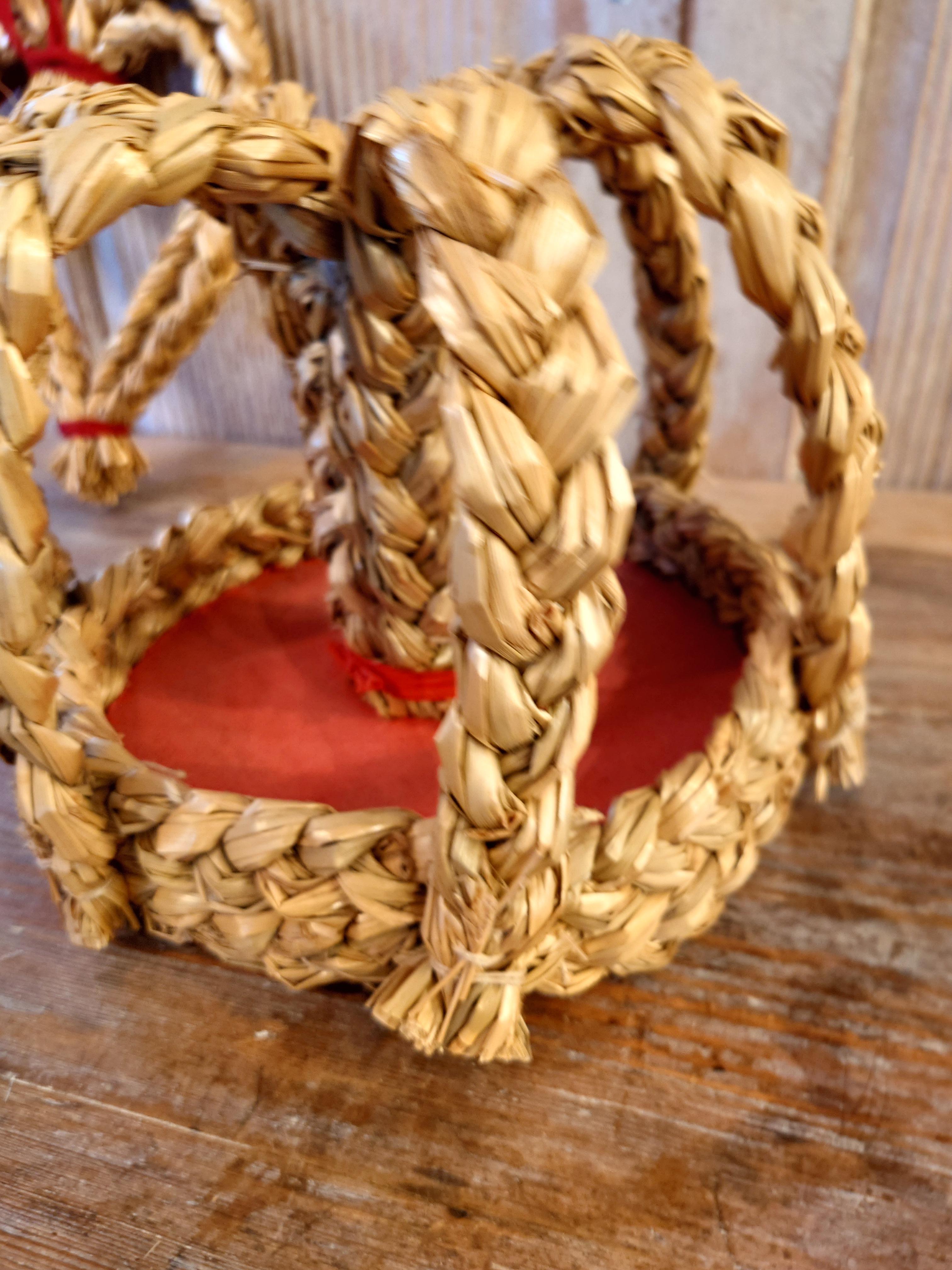 Una colección de  13 Adornos de Navidad vintage suecos de paja de arte popular único en venta 5