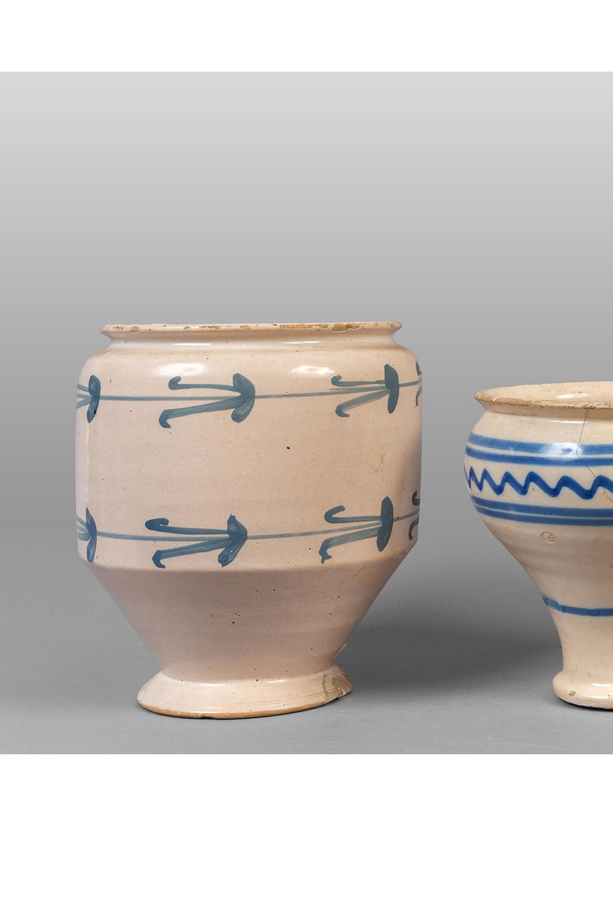 Three 19th Century faience vases or 'albarelli' from Puglia.

Southern Italy, 19th century.

The vases measure 20 x 17 cm, 16 x 15 cm and 16 x 14 cm.
