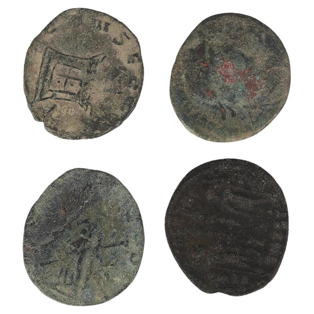 Eine Sammlung von 4 schönen originalen antiken großen römischen Bronzemünzen. Kann Kaiser Caracalla aus der Zeit von ca. 200-300 n. Chr. sein. Zeigt schöne Details, stellen Sie sich all die Orte, die diese Münzen gewesen sind und was sie für in