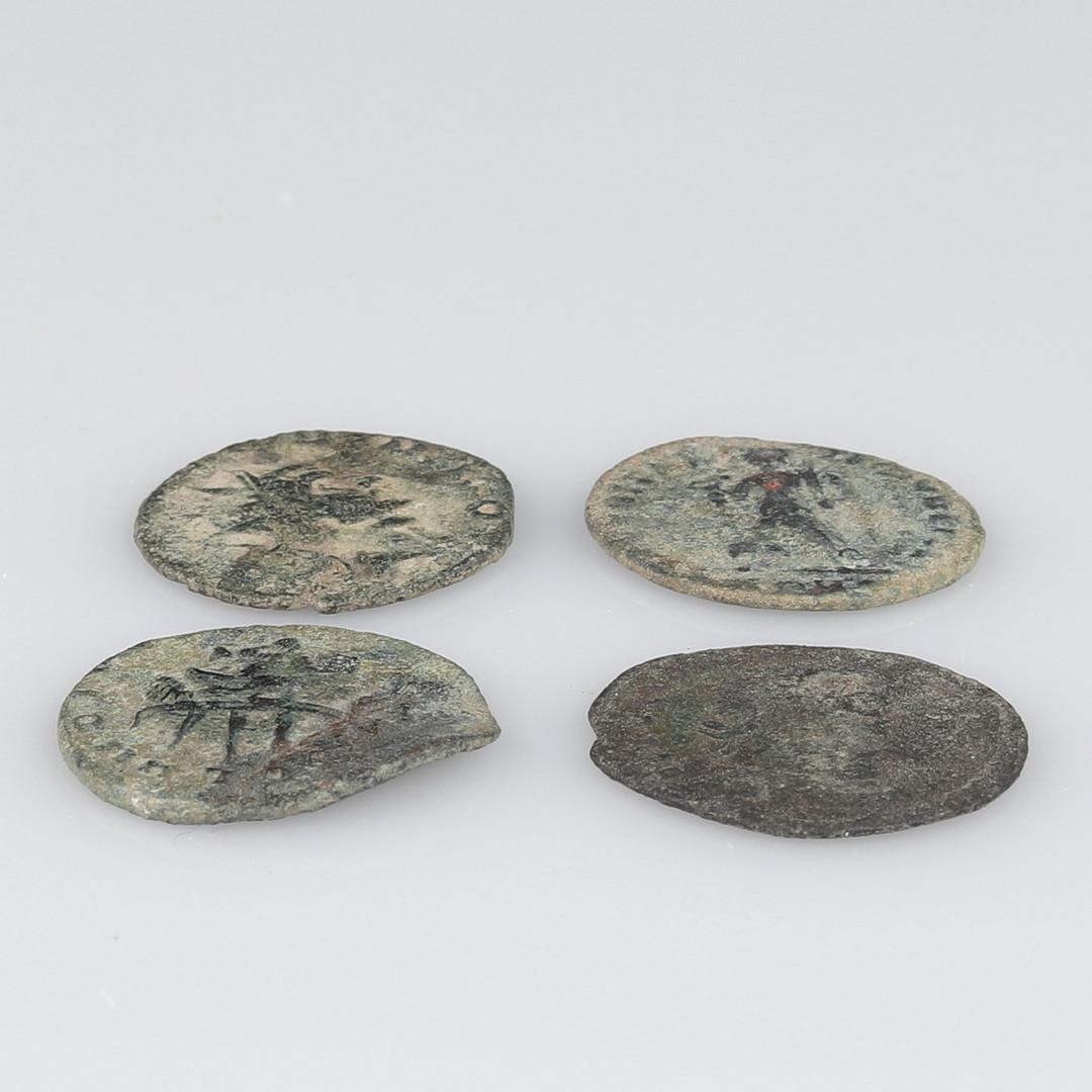 Kollektion von 4 Sammlerstücken aus antiker römischer Bronze Münze 200-300 AD (Italienisch) im Angebot