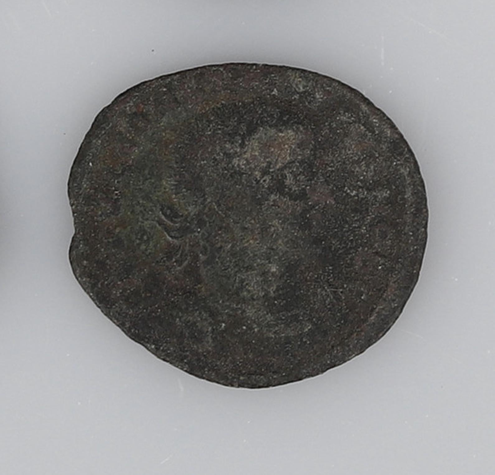 Kollektion von 4 Sammlerstücken aus antiker römischer Bronze Münze 200-300 AD (Handgeschnitzt) im Angebot
