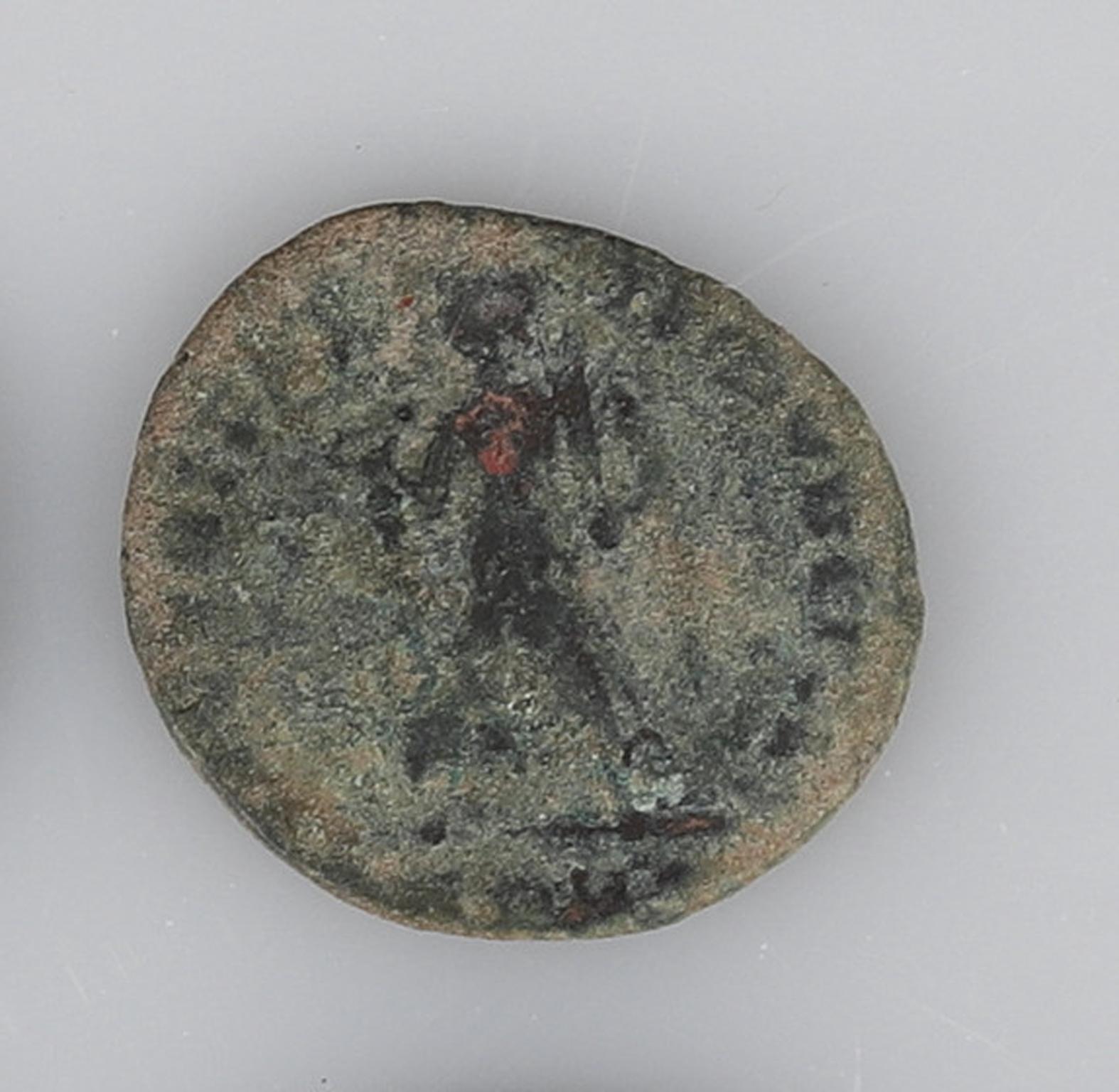 Kollektion von 4 Sammlerstücken aus antiker römischer Bronze Münze 200-300 AD (18. Jahrhundert und früher) im Angebot