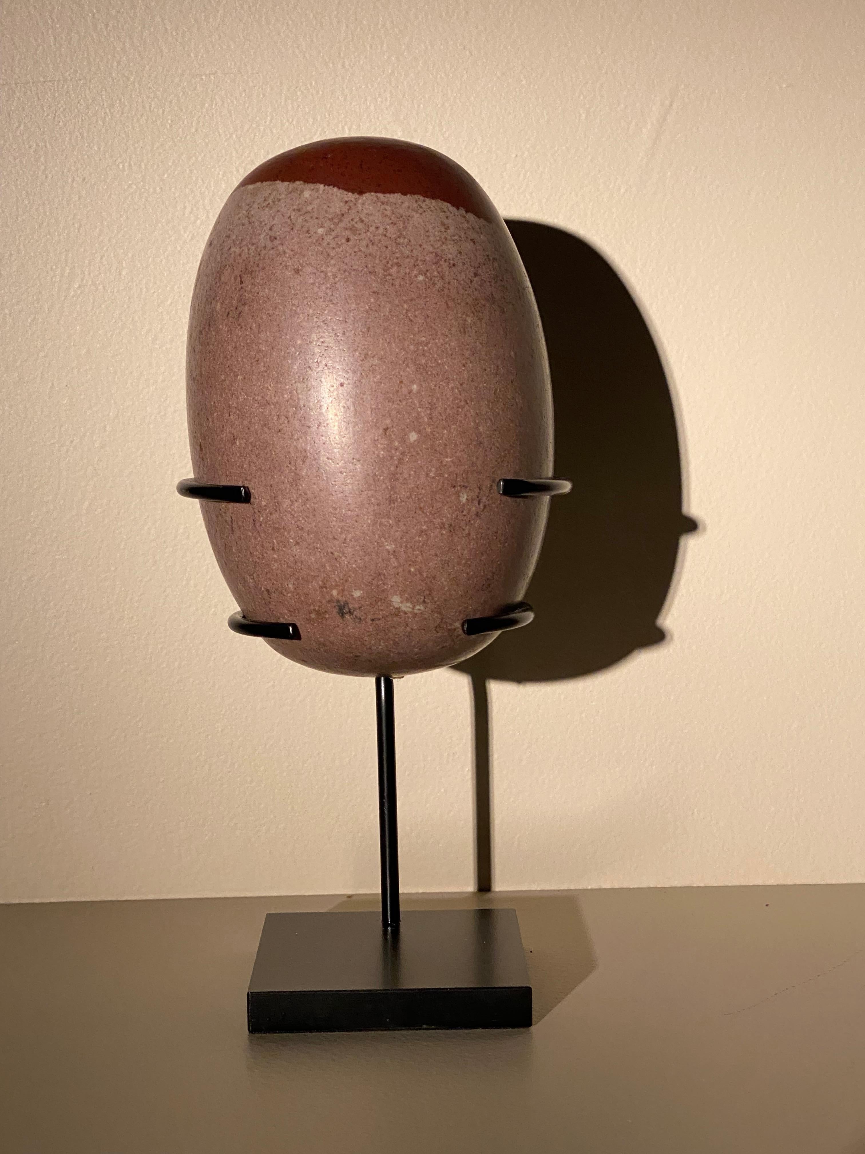 Eine Sammlung von 6 Lingam-Objekten aus Stein im Angebot 1