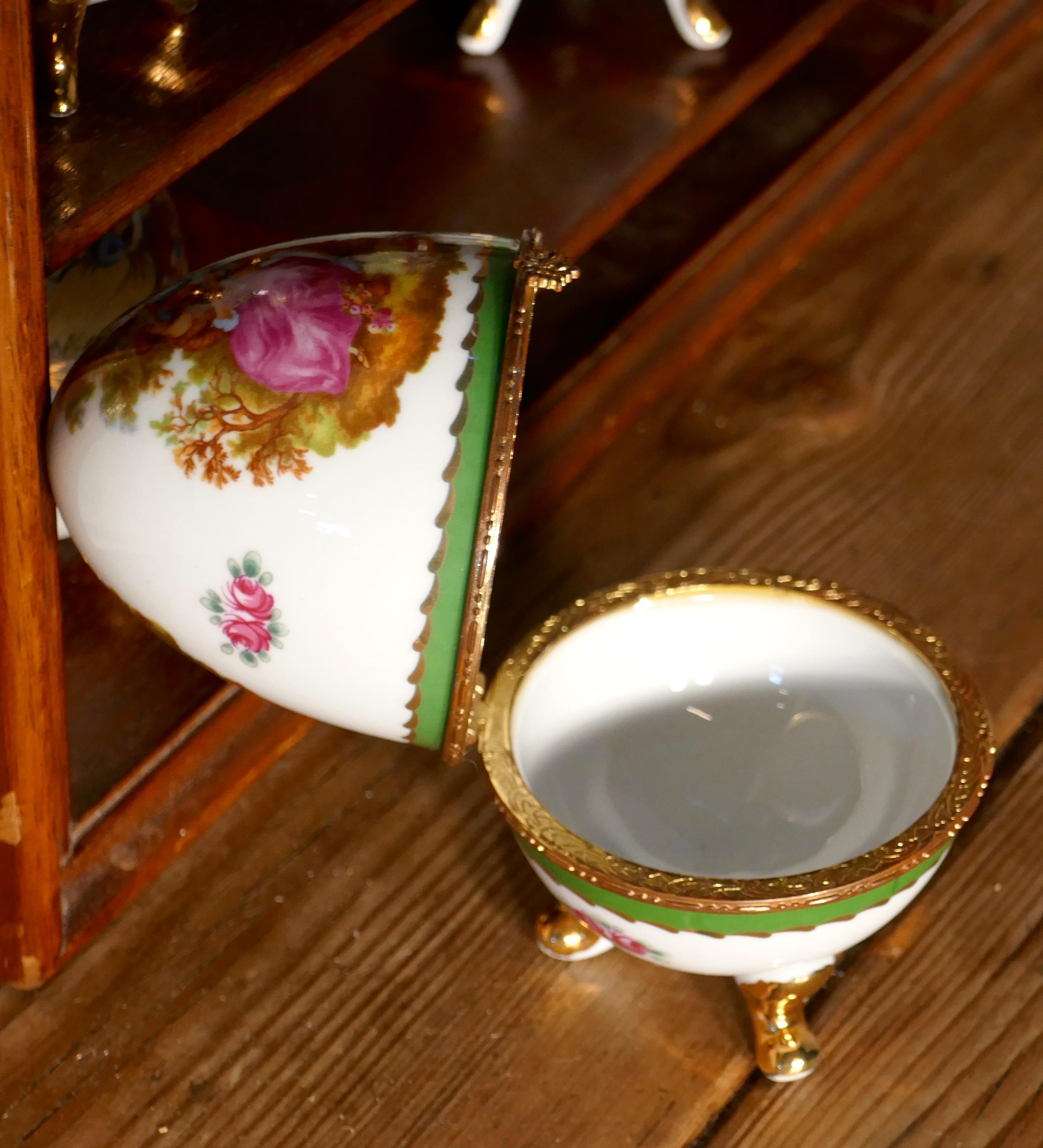 Collection of Ceramic Egg Trinket Boxes, in Original Art Deco Display Shelf In Good Condition In Godshill, Isle of Wight