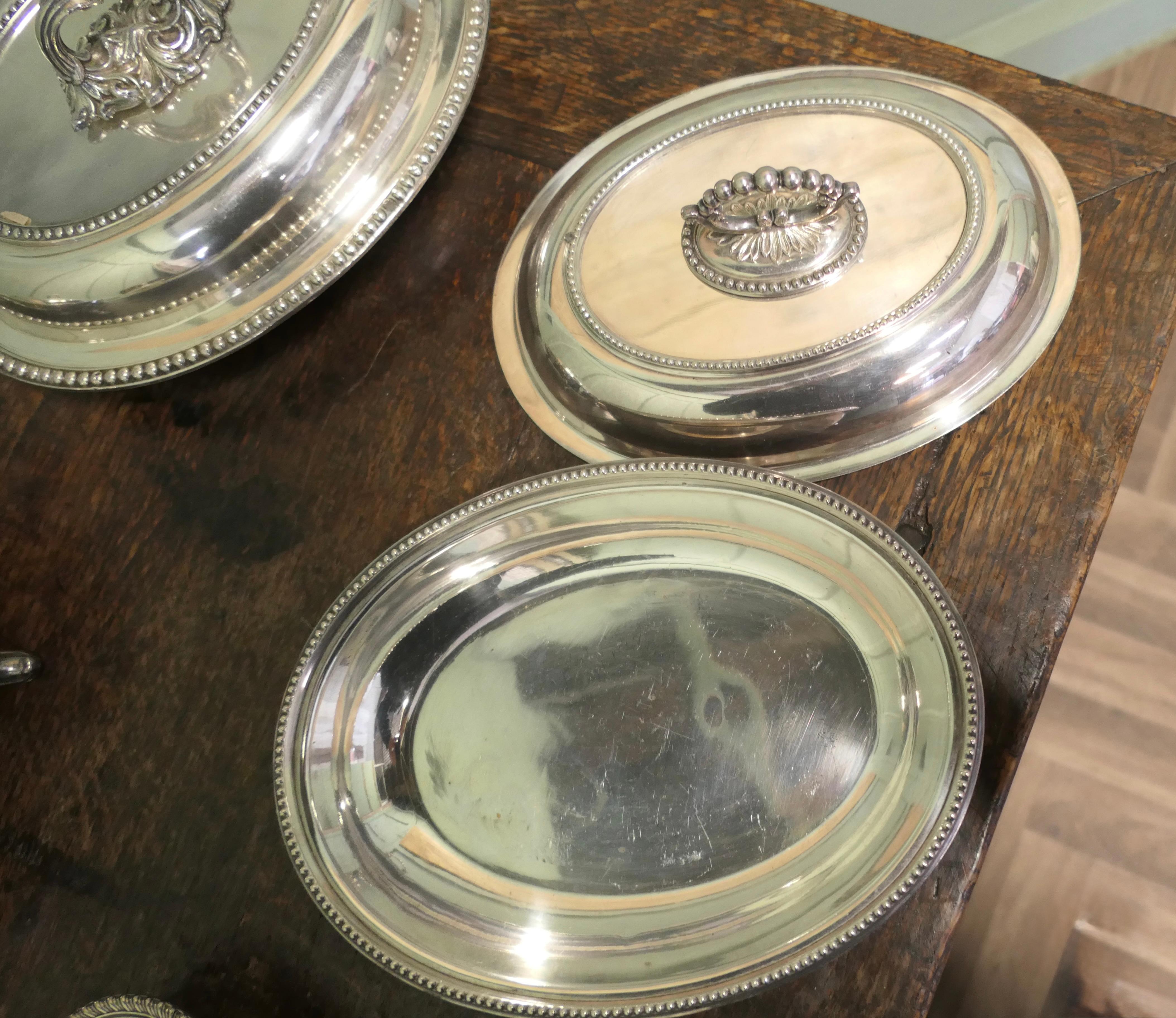 Colección de vajillas de plata de gran calidad en venta 1