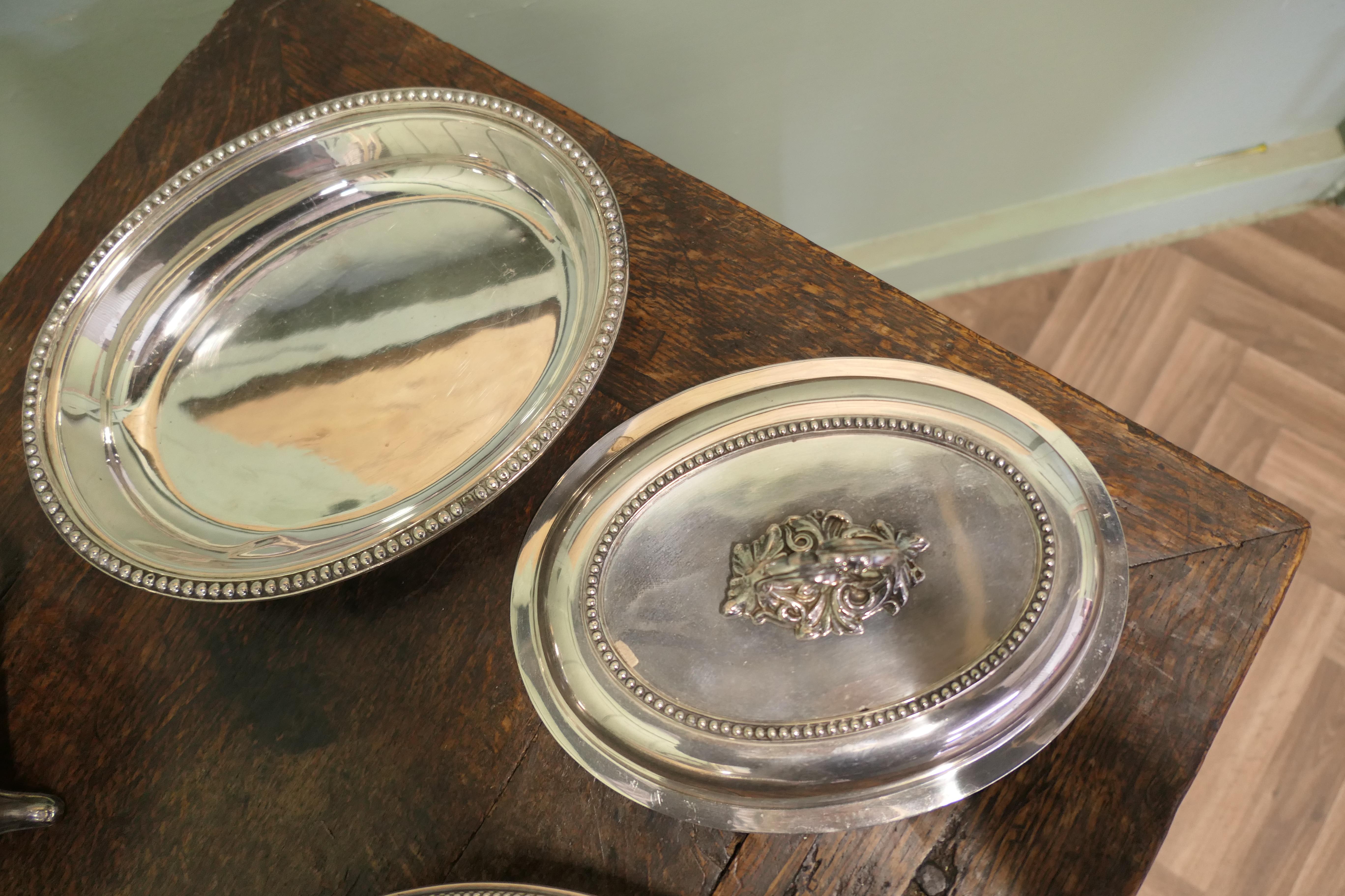 Colección de vajillas de plata de gran calidad en venta 2