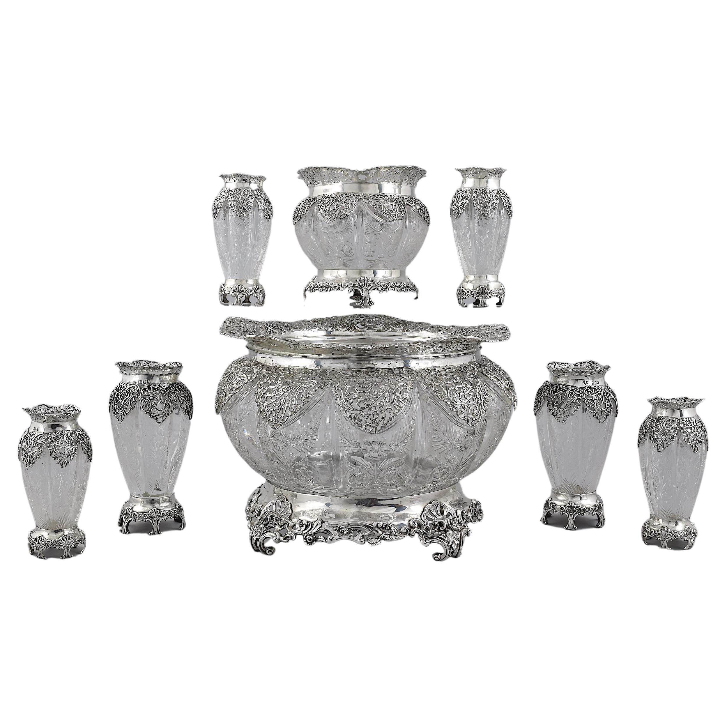 Colección de cuencos y jarrones de cristal tallado calcográfico montados en plata de la época victoriana tardía en venta