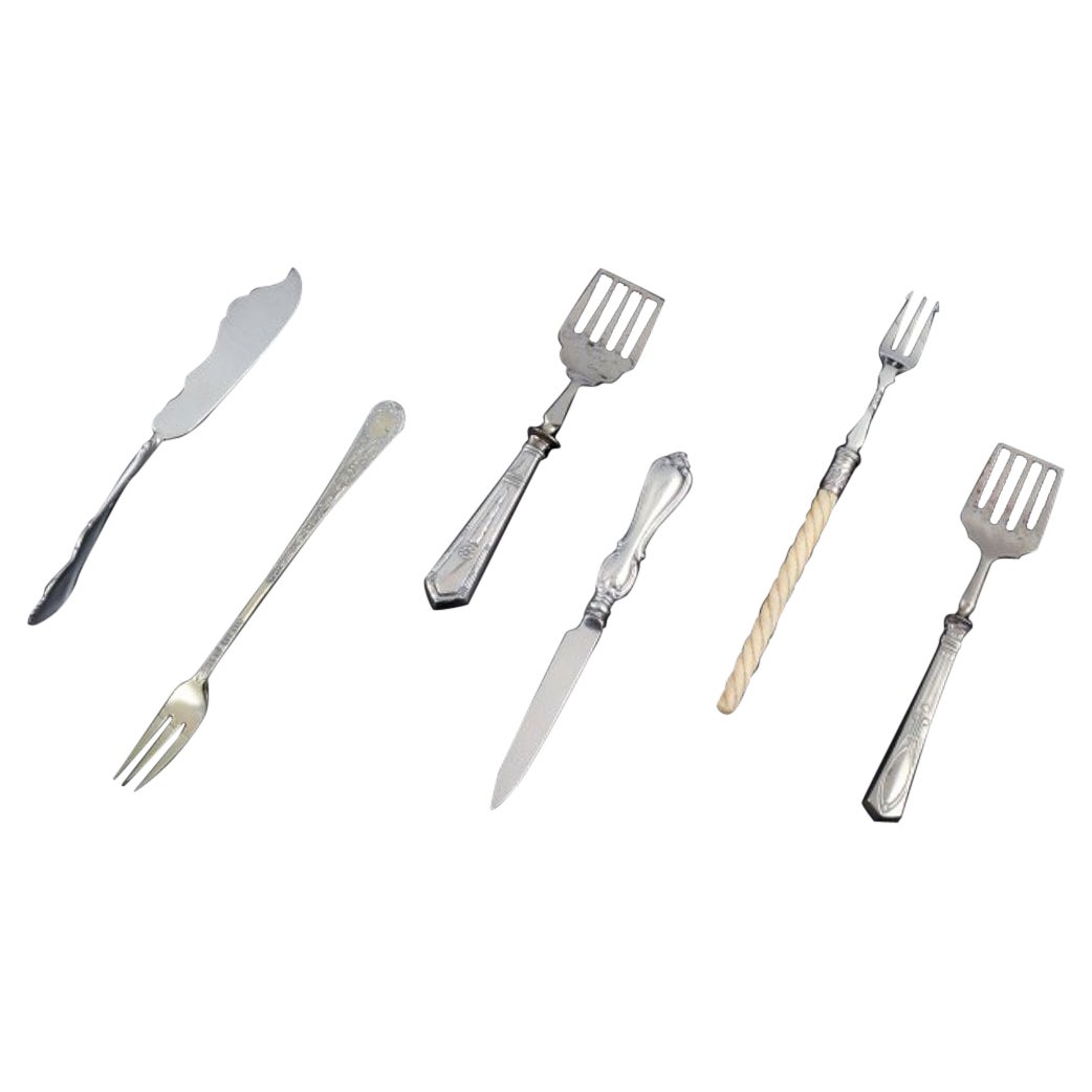 Une collection de couverts anciens en argent, six pièces. Fin du 19ème siècle. en vente