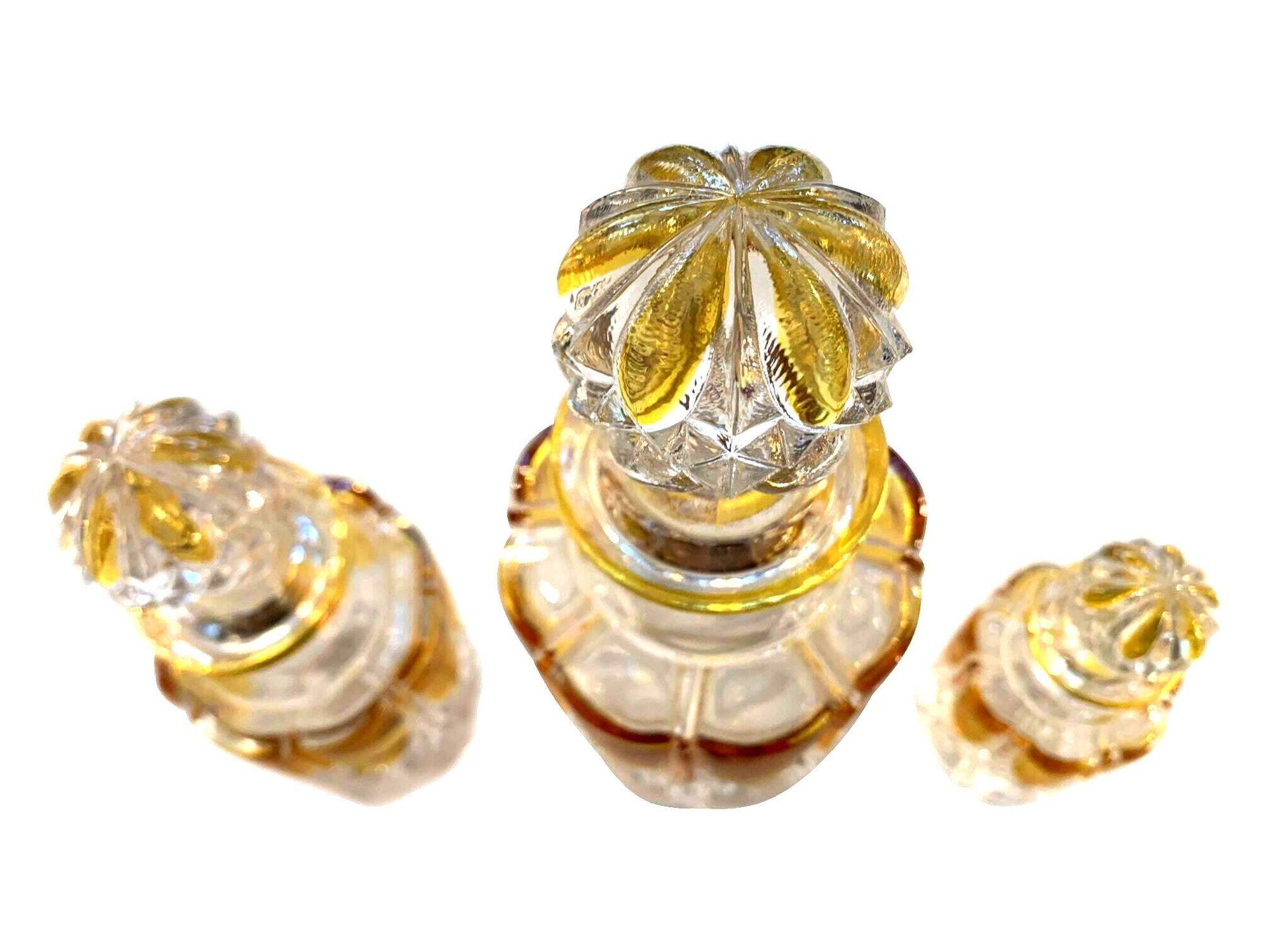 Cristallo Una collezione di sette bottiglie di profumo in oro di Val Sat Lambert degli anni '20 in vendita
