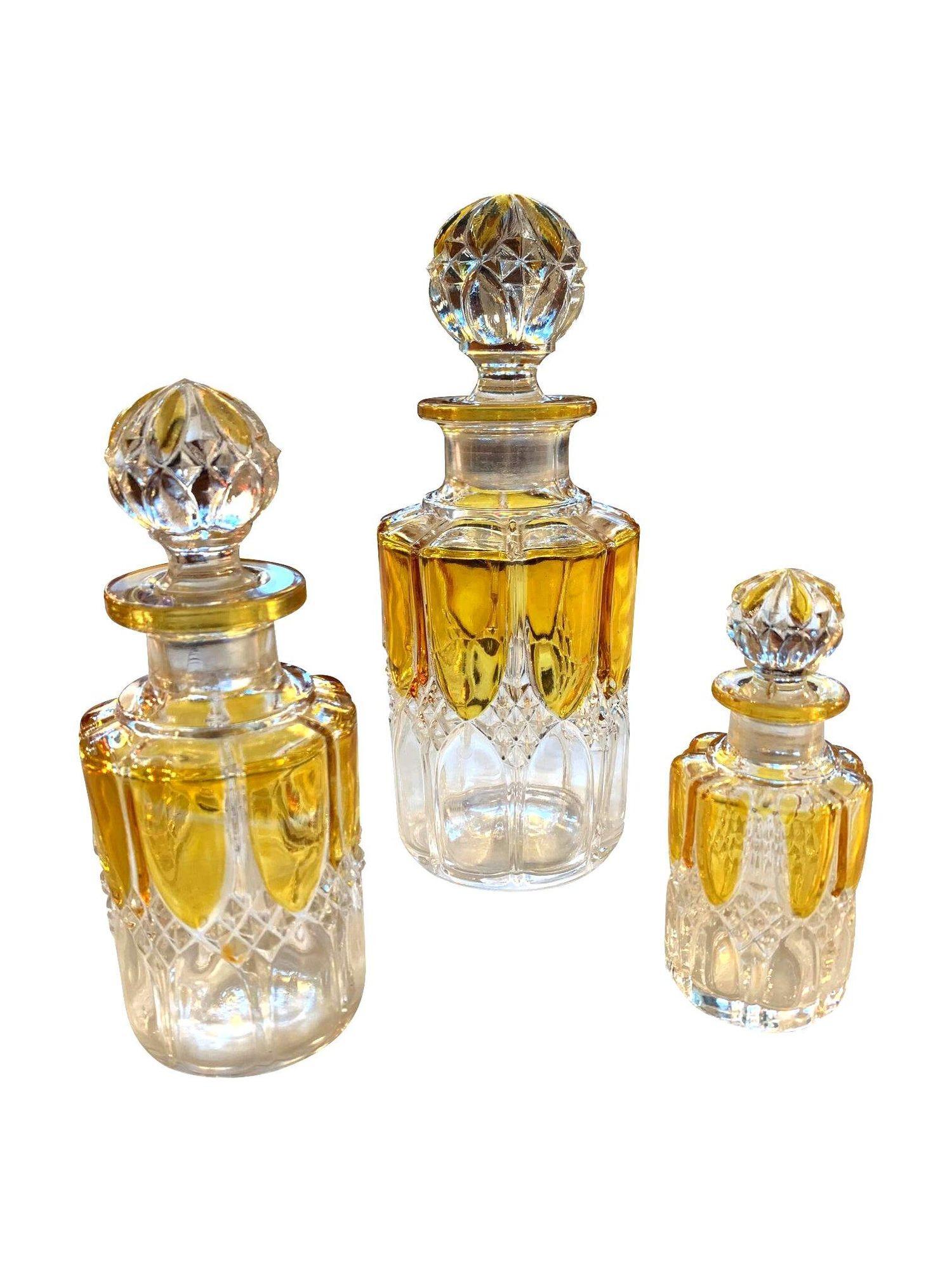 Una collezione di sette bottiglie di profumo in oro di Val Sat Lambert degli anni '20 in vendita 1