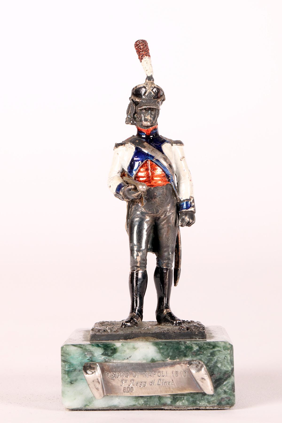 Una collezione di sculture in argento, marmo e smalto. Italia, 1920. in vendita 4
