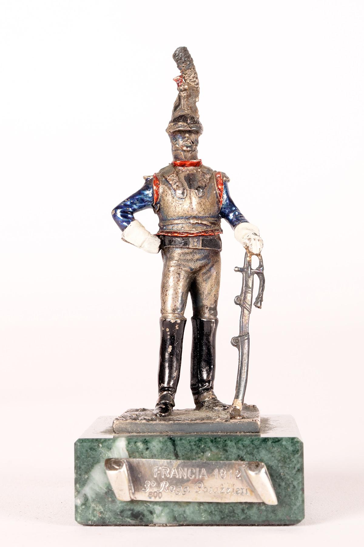Una collezione di sculture in argento, marmo e smalto. Italia, 1920. in vendita 8
