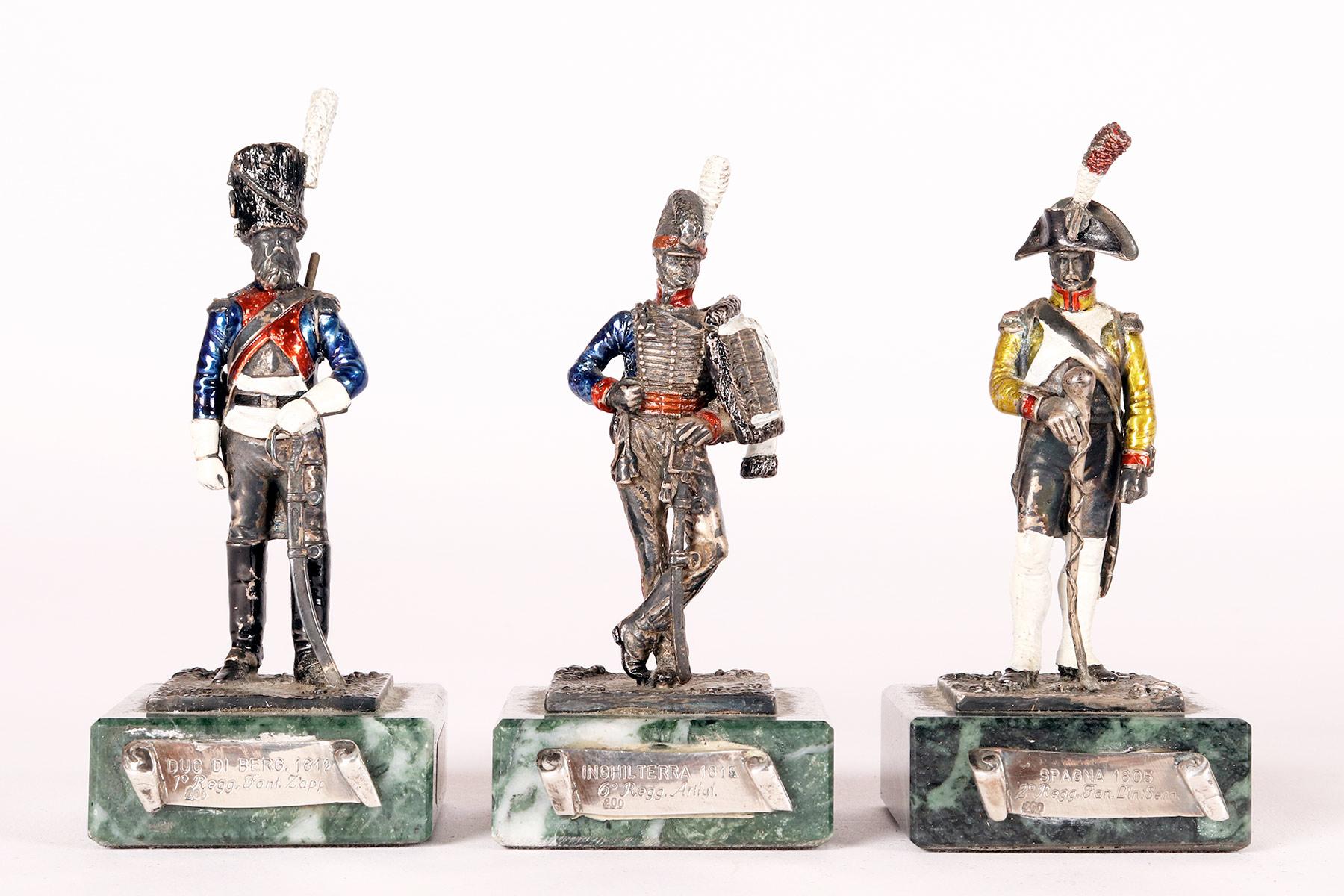 Italiano Una collezione di sculture in argento, marmo e smalto. Italia, 1920. in vendita