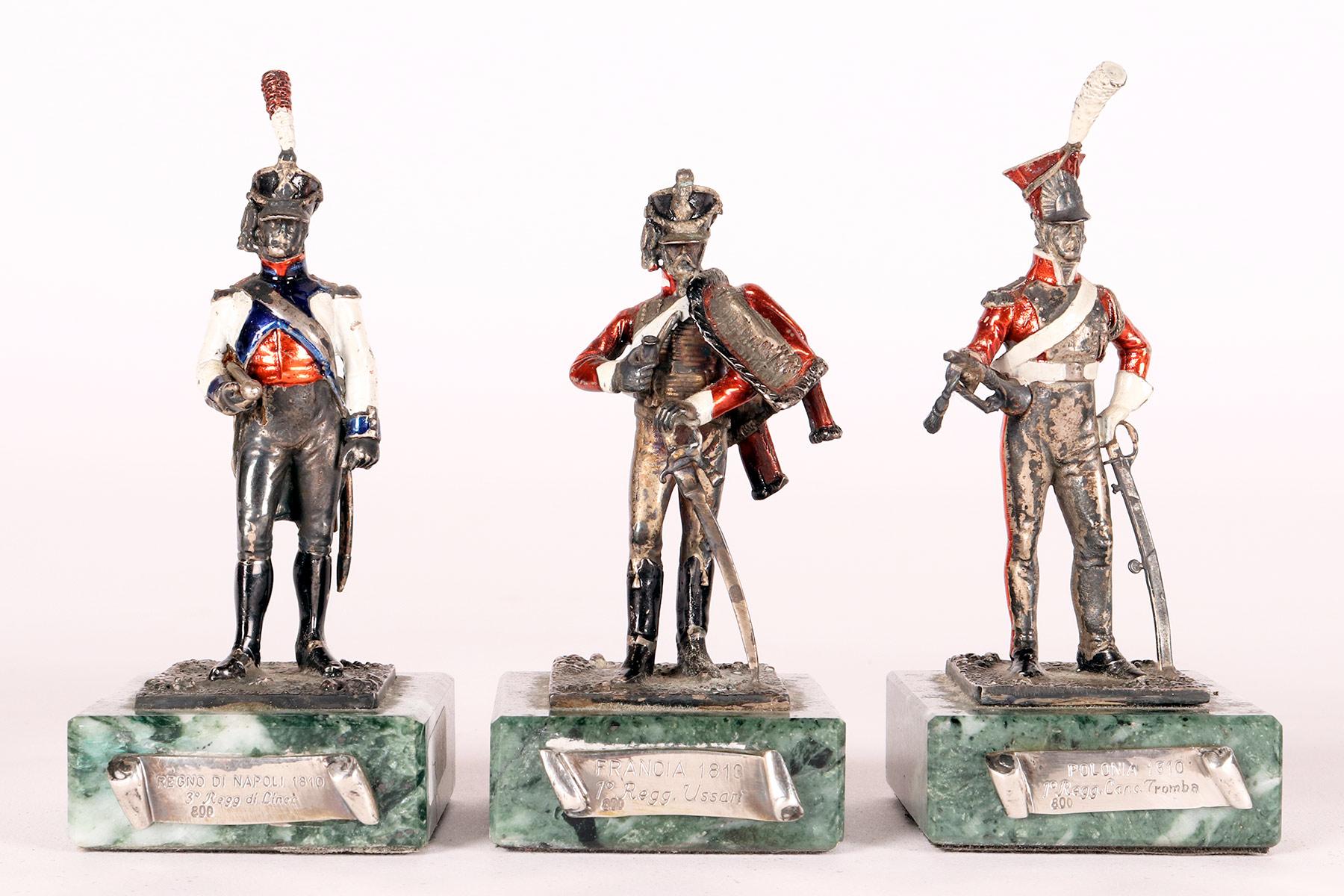 Una collezione di sculture in argento, marmo e smalto. Italia, 1920. In condizioni buone in vendita a Milan, IT
