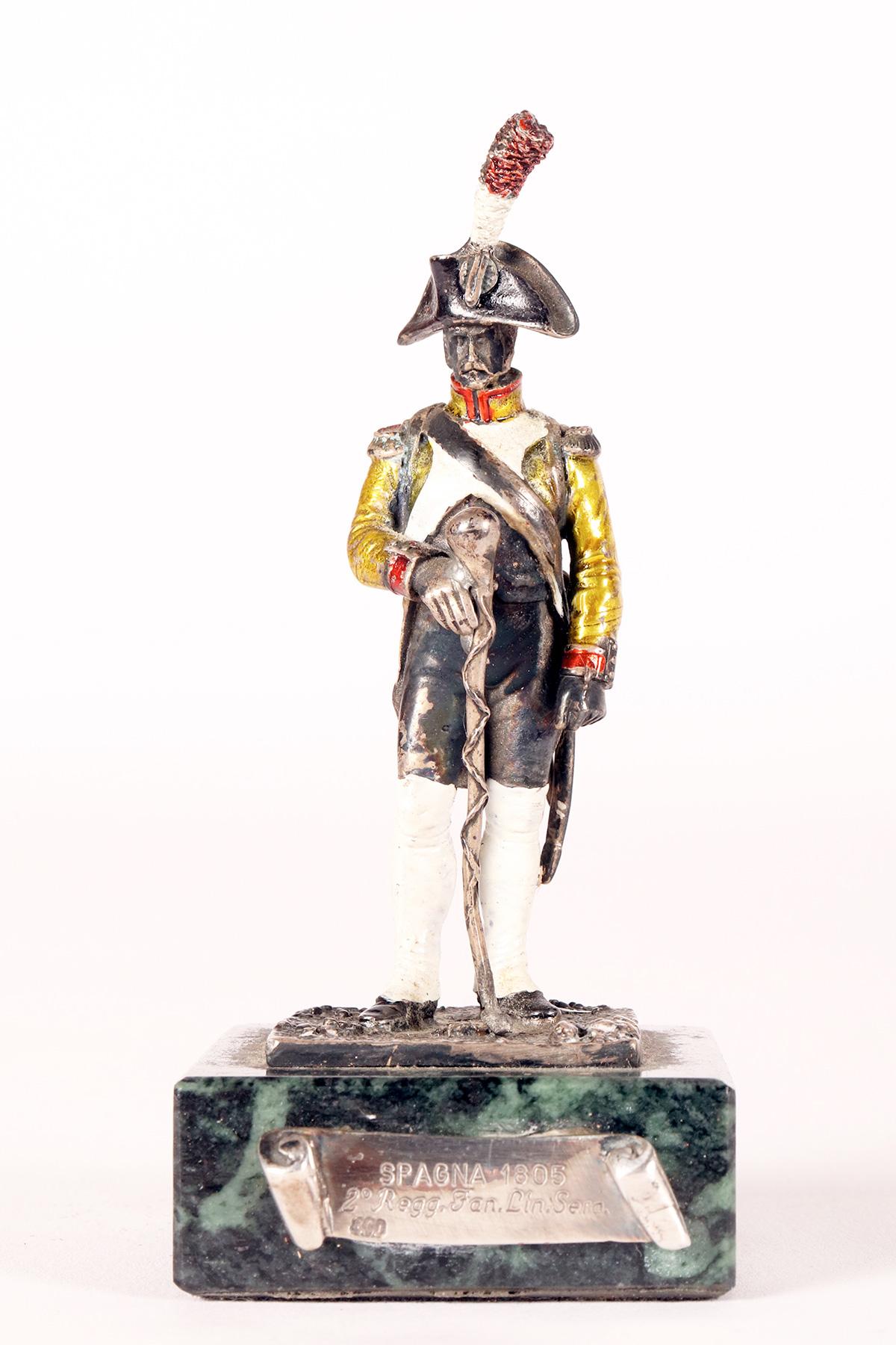 Una collezione di sculture in argento, marmo e smalto. Italia, 1920. in vendita 3