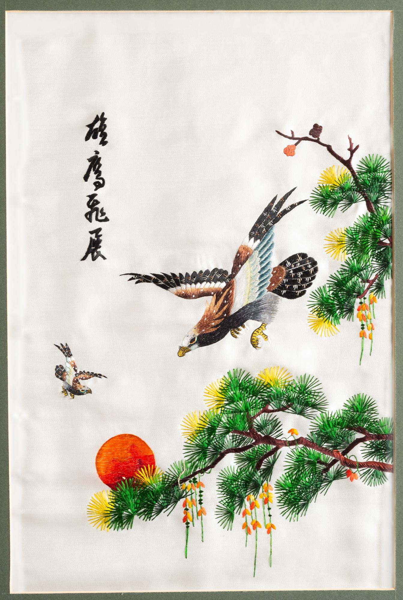 Sammlung von sechs gerahmten, bestickten, chinesischen Tafeln aus Seide, China, um 1950 im Angebot 5