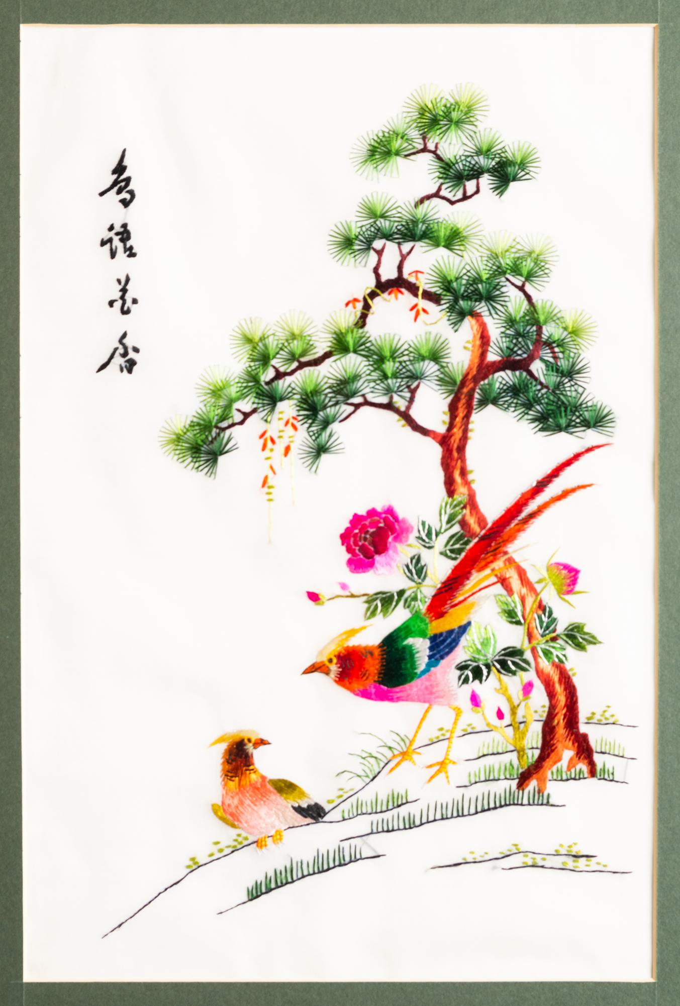 Sammlung von sechs gerahmten, bestickten, chinesischen Tafeln aus Seide, China, um 1950 im Angebot 2