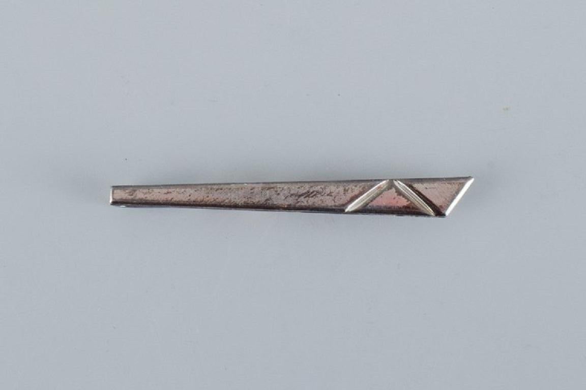 A collection of ten Danish tie pins in sterling silver and gold-plated metal.
Modernist design.
Mid-20th century.
In excellent condition.
Marked.
Measuring:
