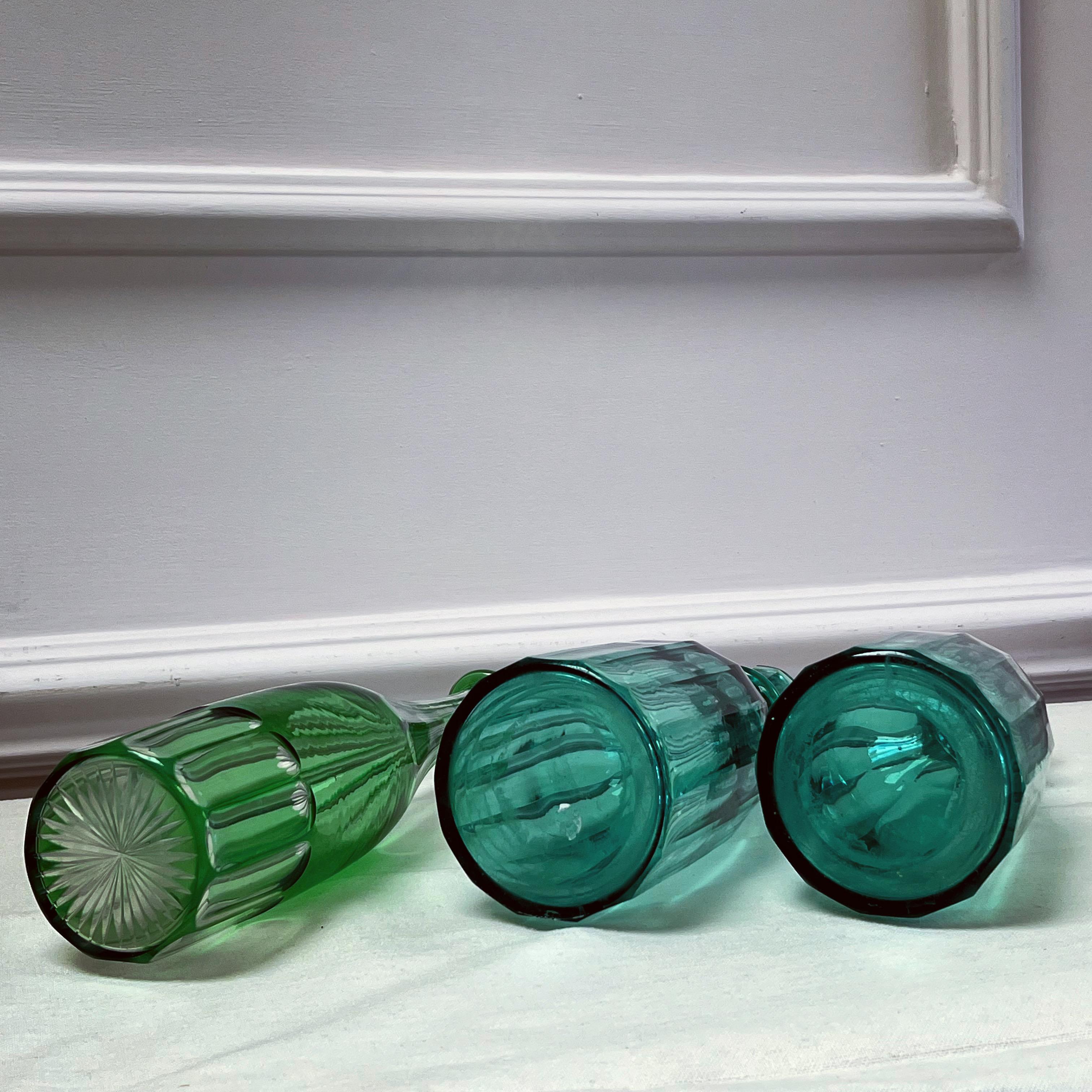 Regency Une collection de trois bouteilles d'esprit du XIXe siècle en vente