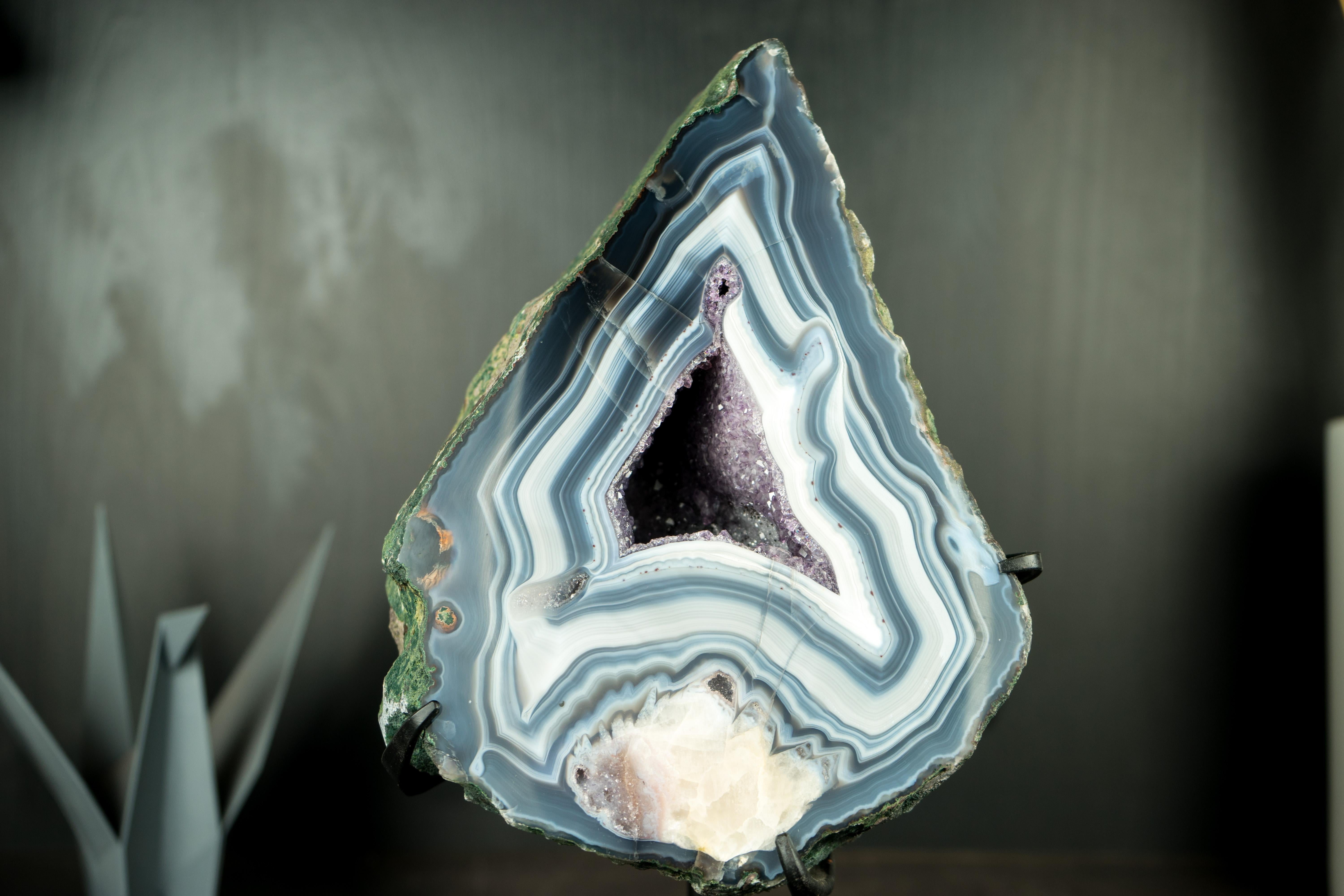 Collector's Blue Lace Agate Geode: A Harmonious Agate with Rare Formation, Bold White and Blue Laces, and a Calcite Flower Inclusion

▫️ Description

An artwork crafted by nature, this rare and remarkable Agate Geode has beautifully taken the shape