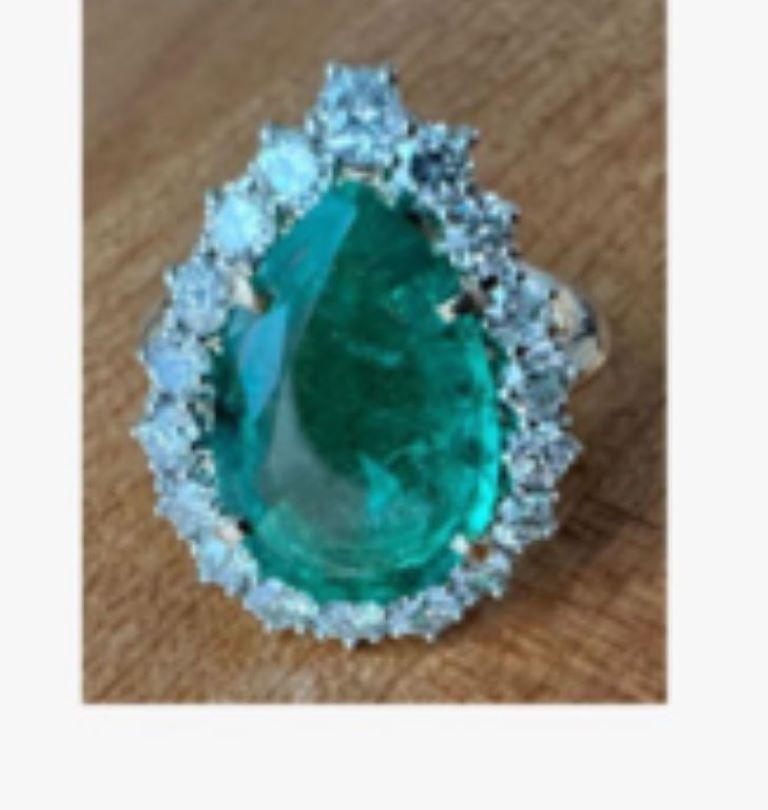 De las mujeres Anillo de diamantes de 3,64 quilates de una pera colombiana en venta