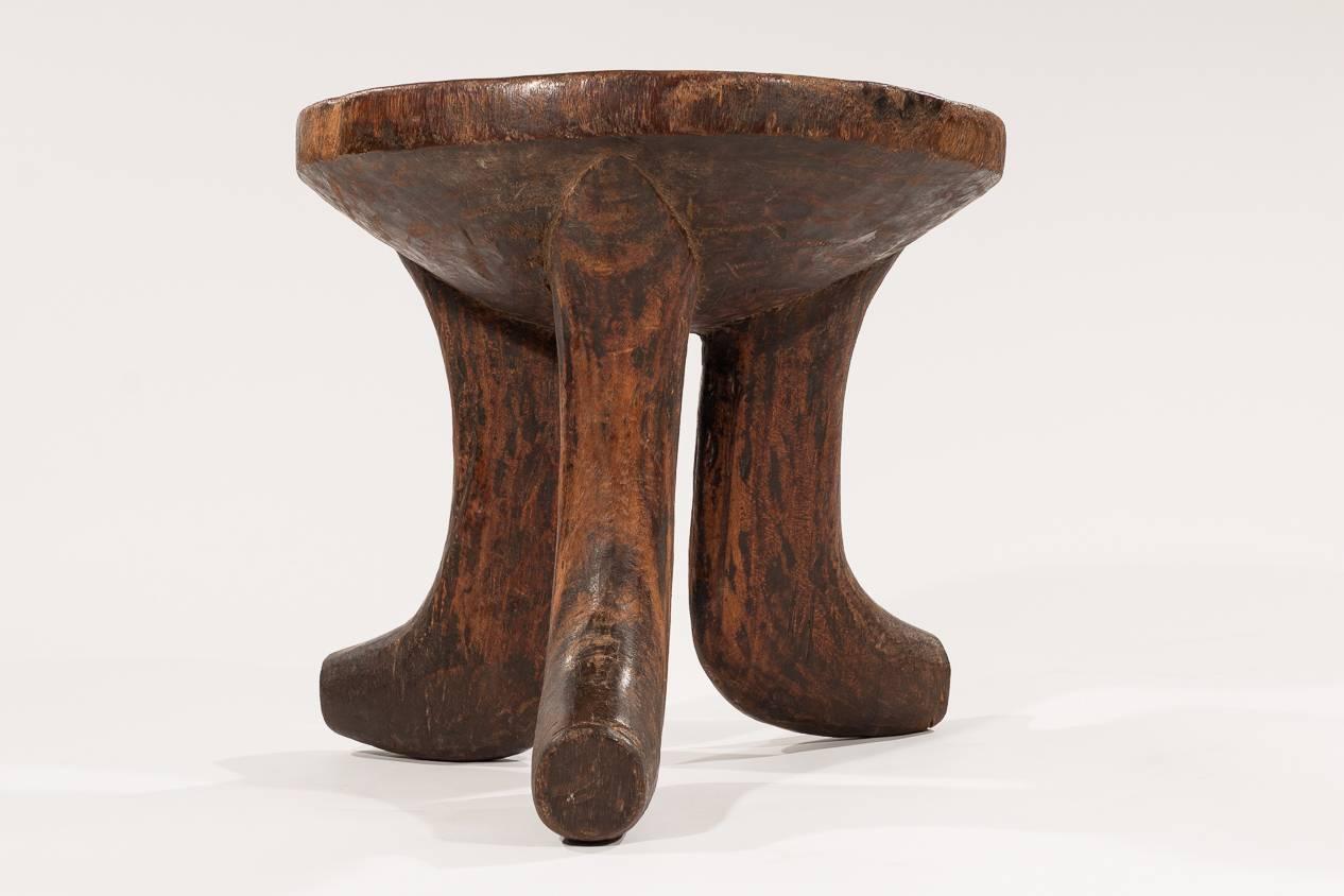 Tribal Tabouret africain de l'époque coloniale en provenance d'Éthiopie