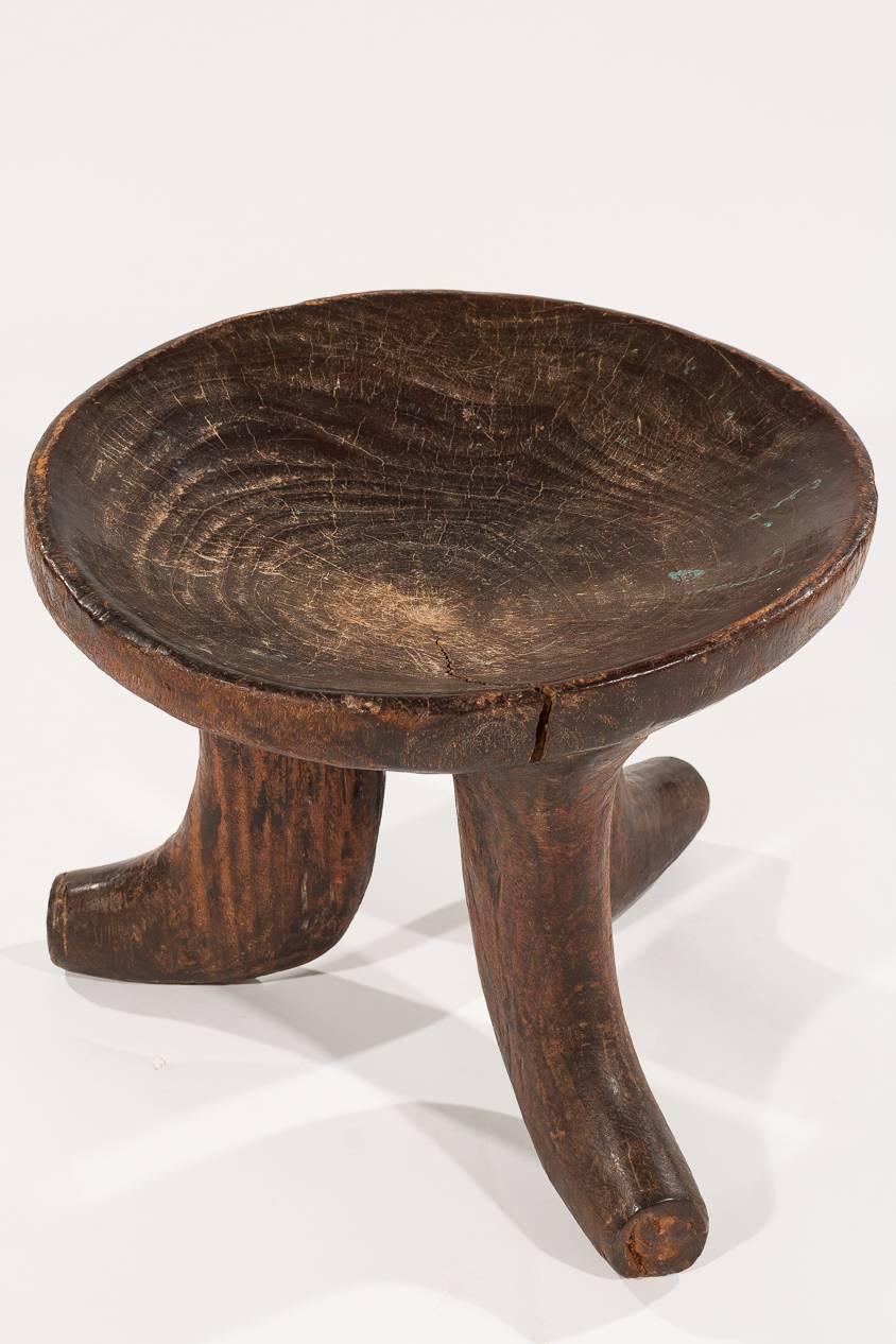 20ième siècle Tabouret africain de l'époque coloniale en provenance d'Éthiopie
