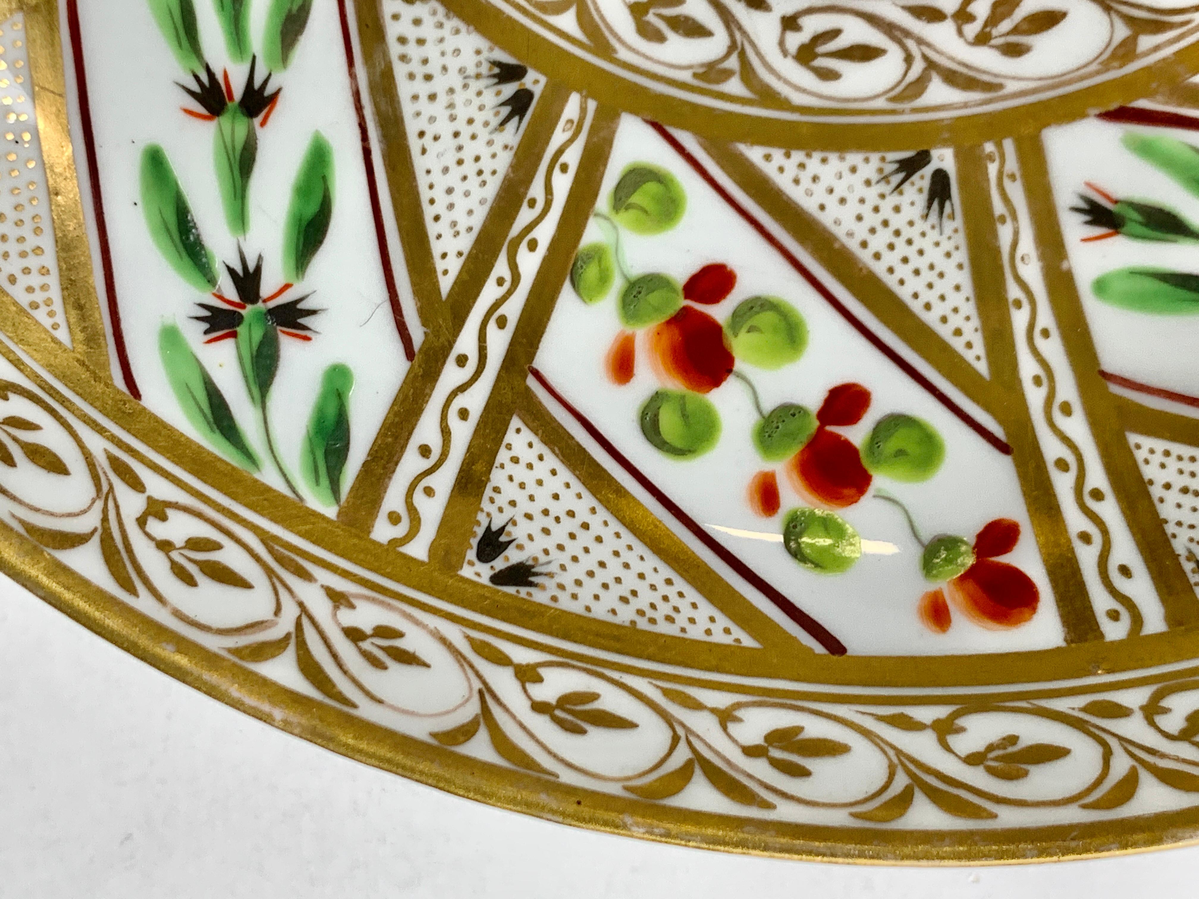 Colorful Derby Porcelain Dish Made in England, circa 1810 In Excellent Condition In Katonah, NY