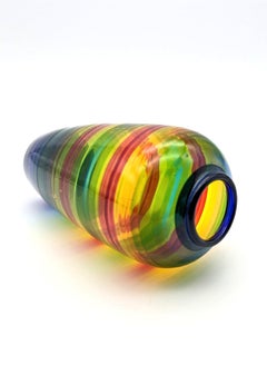 Un récipient coloré fait par Kurt Wallstab, de 1987