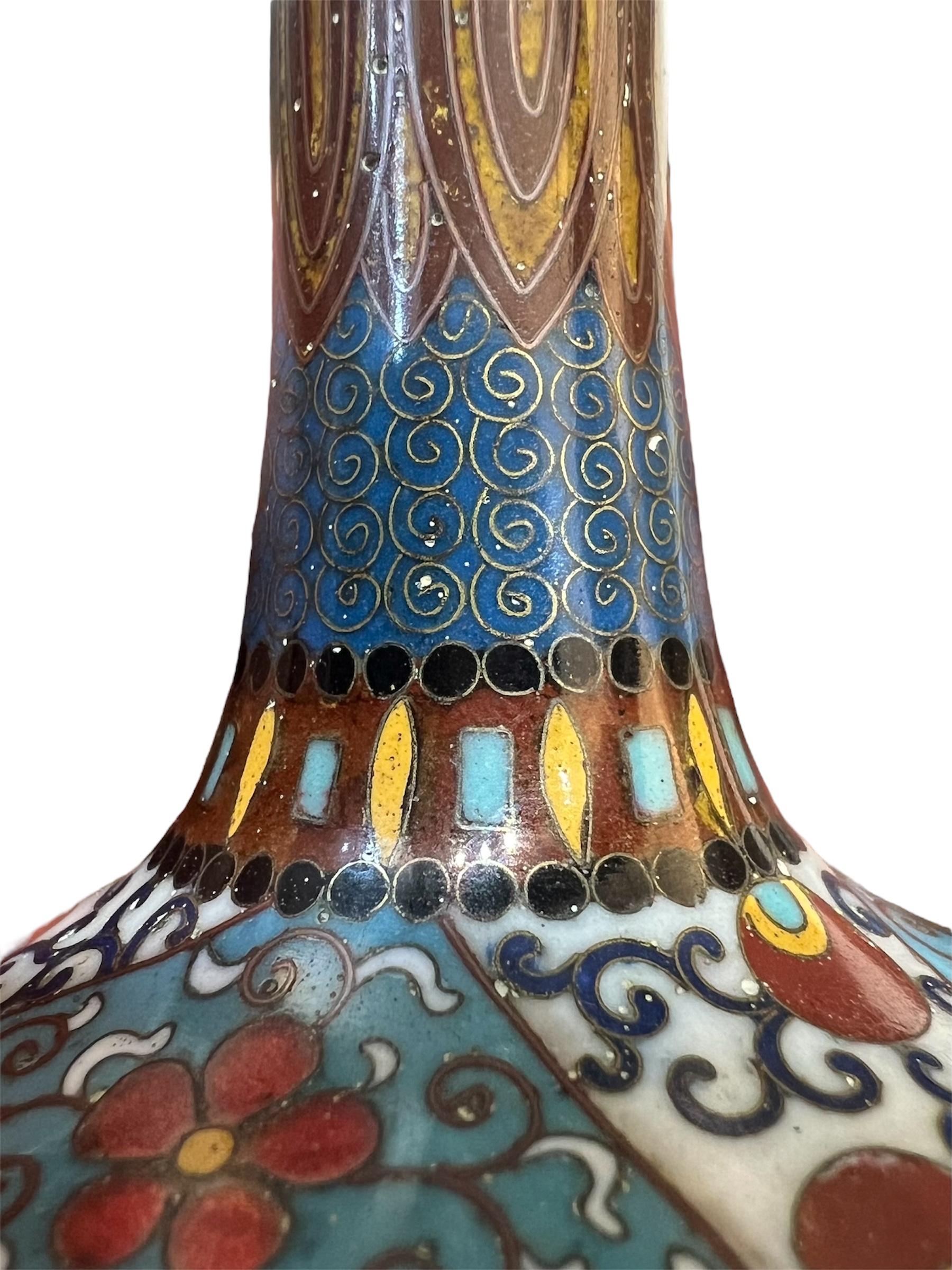 A Colourful Japanese  Cloisonné Enamel Vase. Meiji period For Sale 6