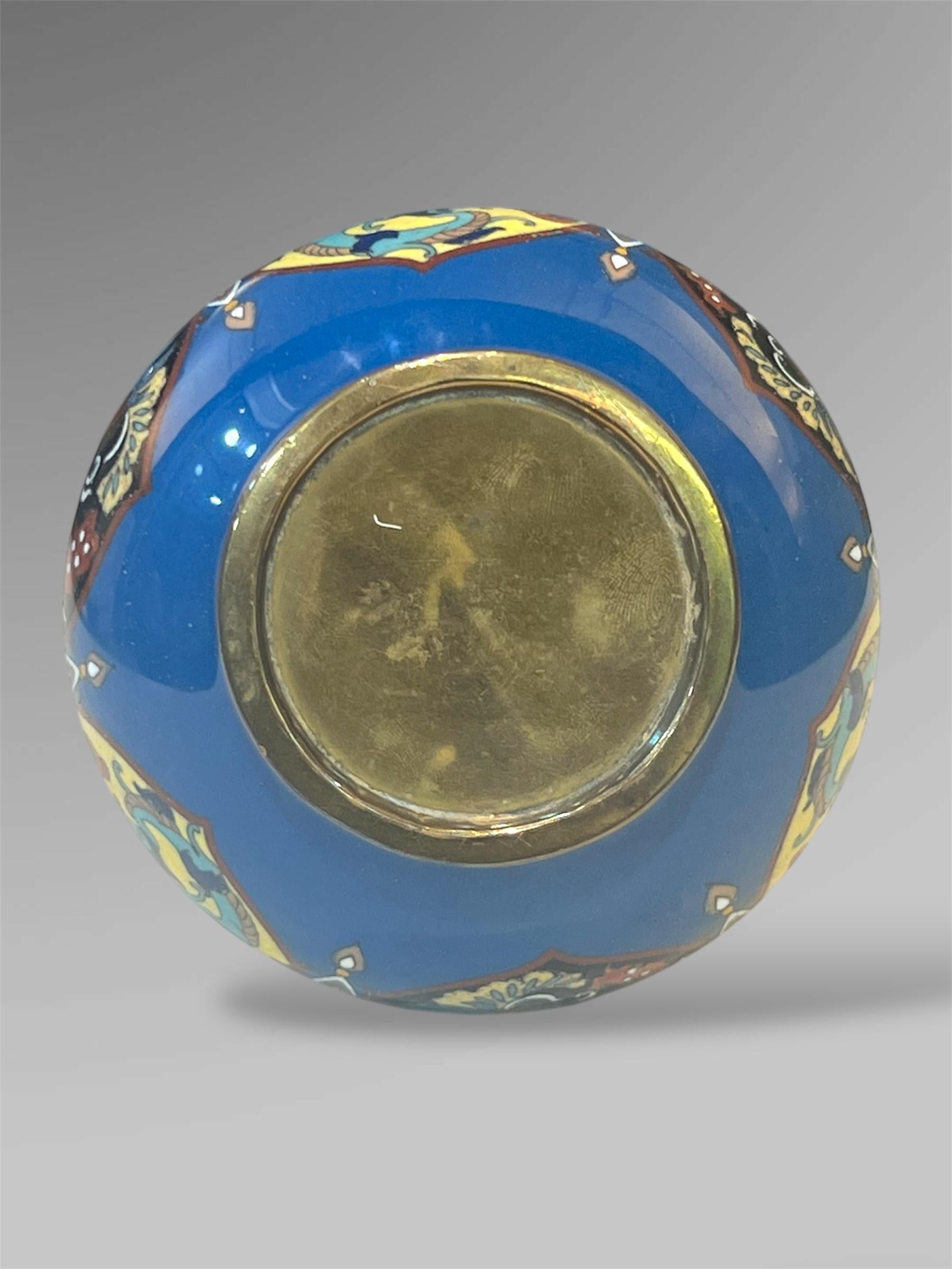 A Colourful Japanese  Cloisonné Enamel Vase. Meiji period For Sale 8