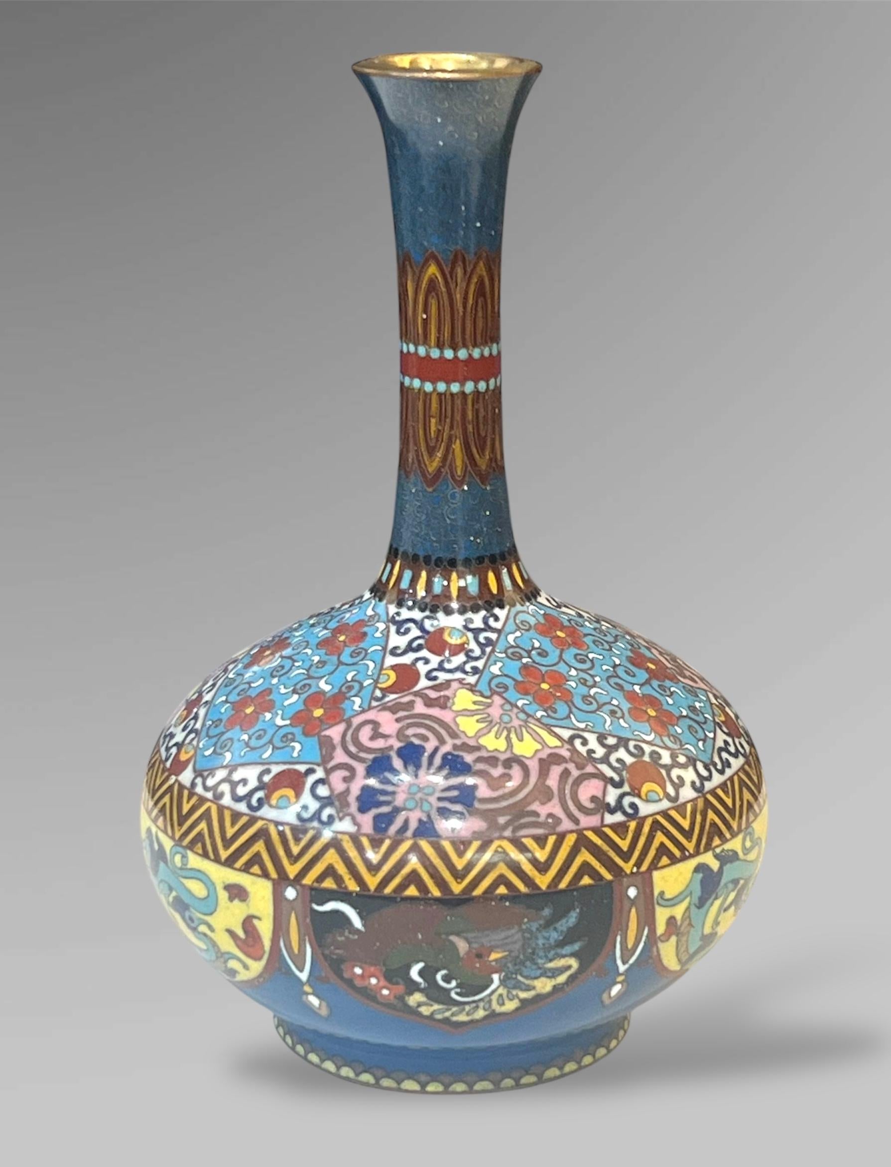 A Colourful Japanese  Cloisonné Enamel Vase. Meiji period For Sale 2