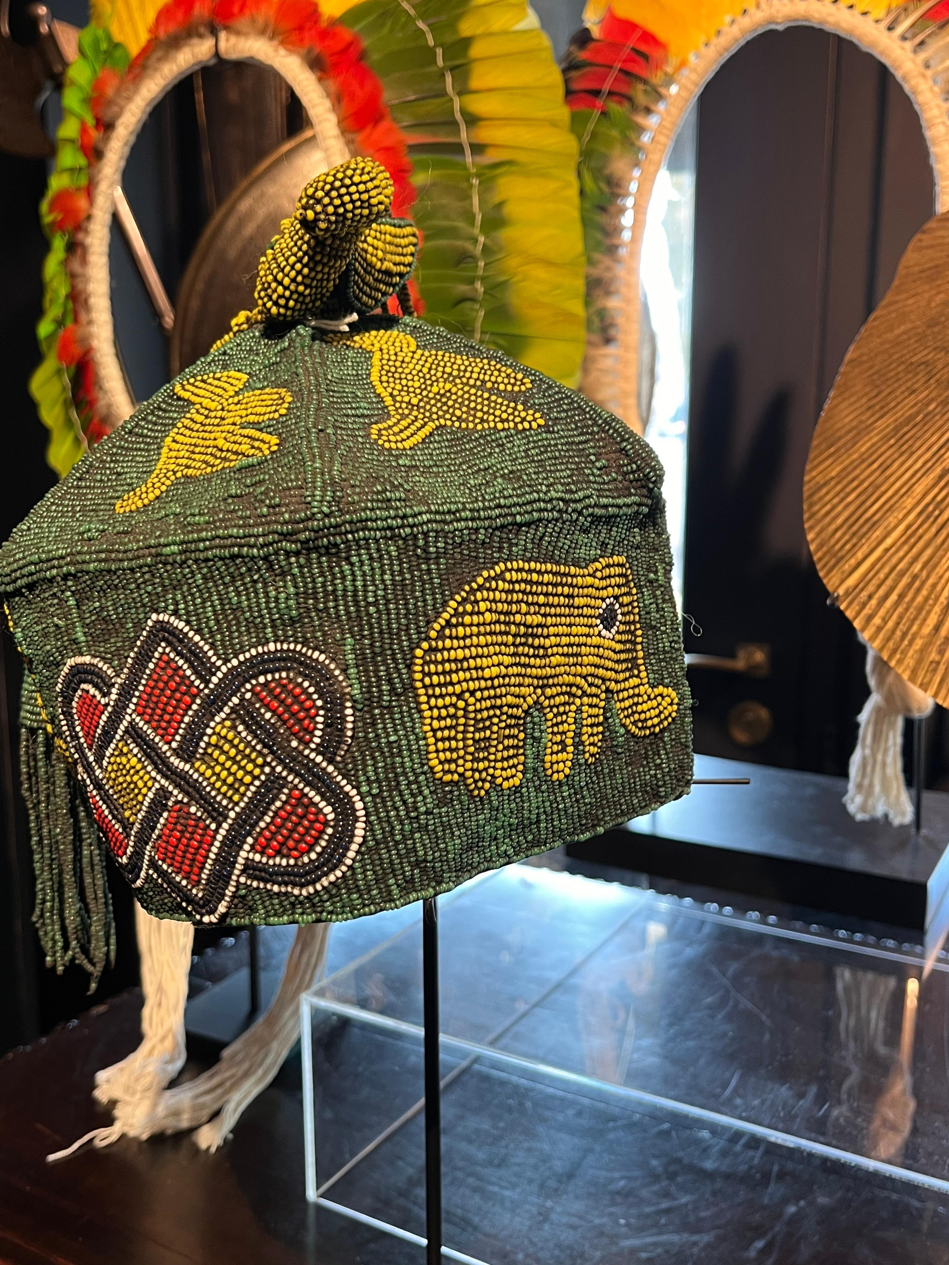 Una colorida corona de cuentas yoruba Nigeriano en venta