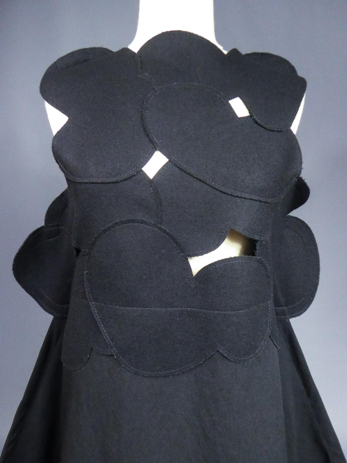 A Comme des Garcons Junya Watanabe Schwarzes Chasuble-Kleid aus Wolle Circa 2000 im Angebot 1