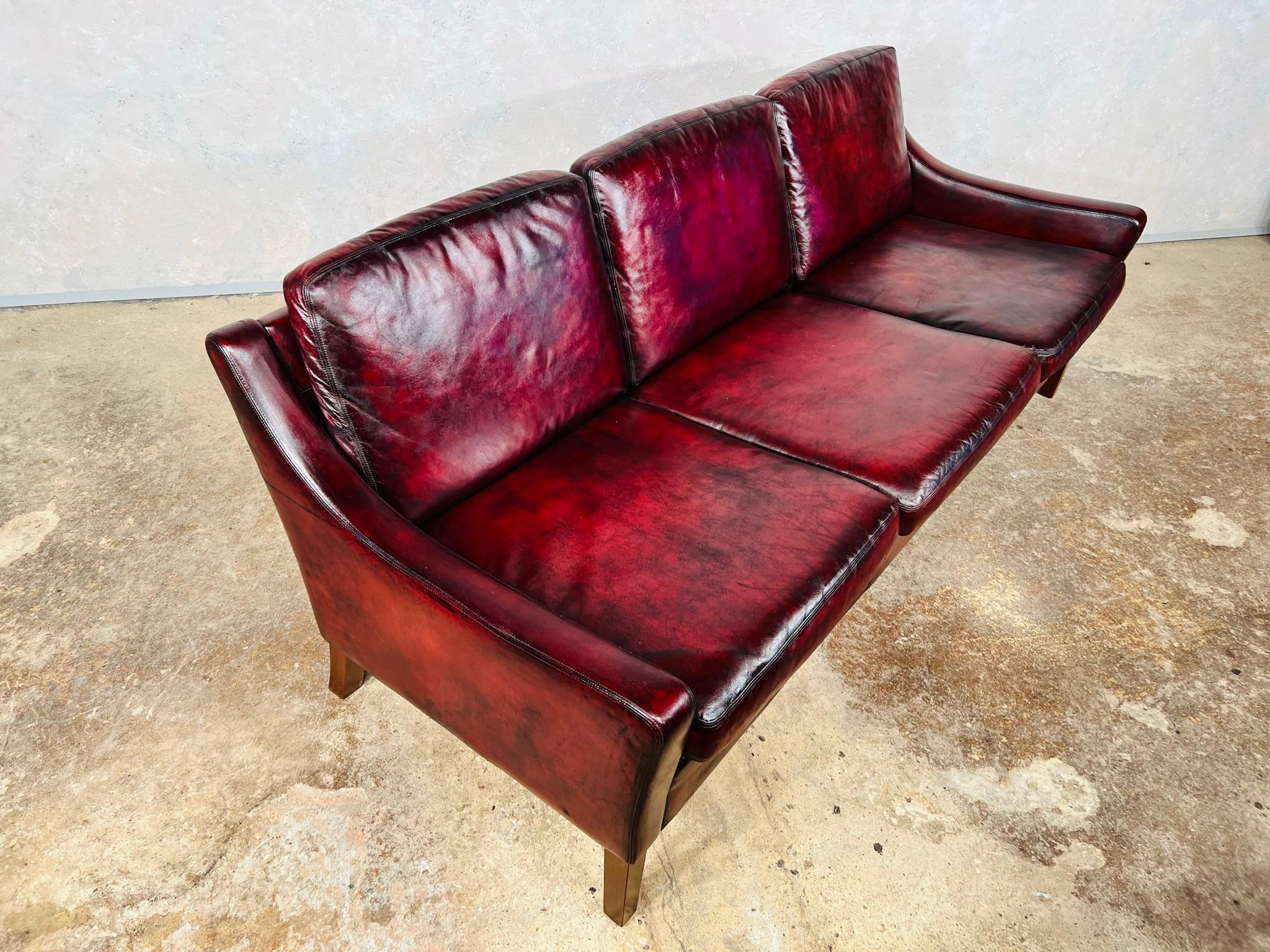20th Century A Compact Vintage Danish 1970s Deep Red Three Seater Leather Sofa For Sale