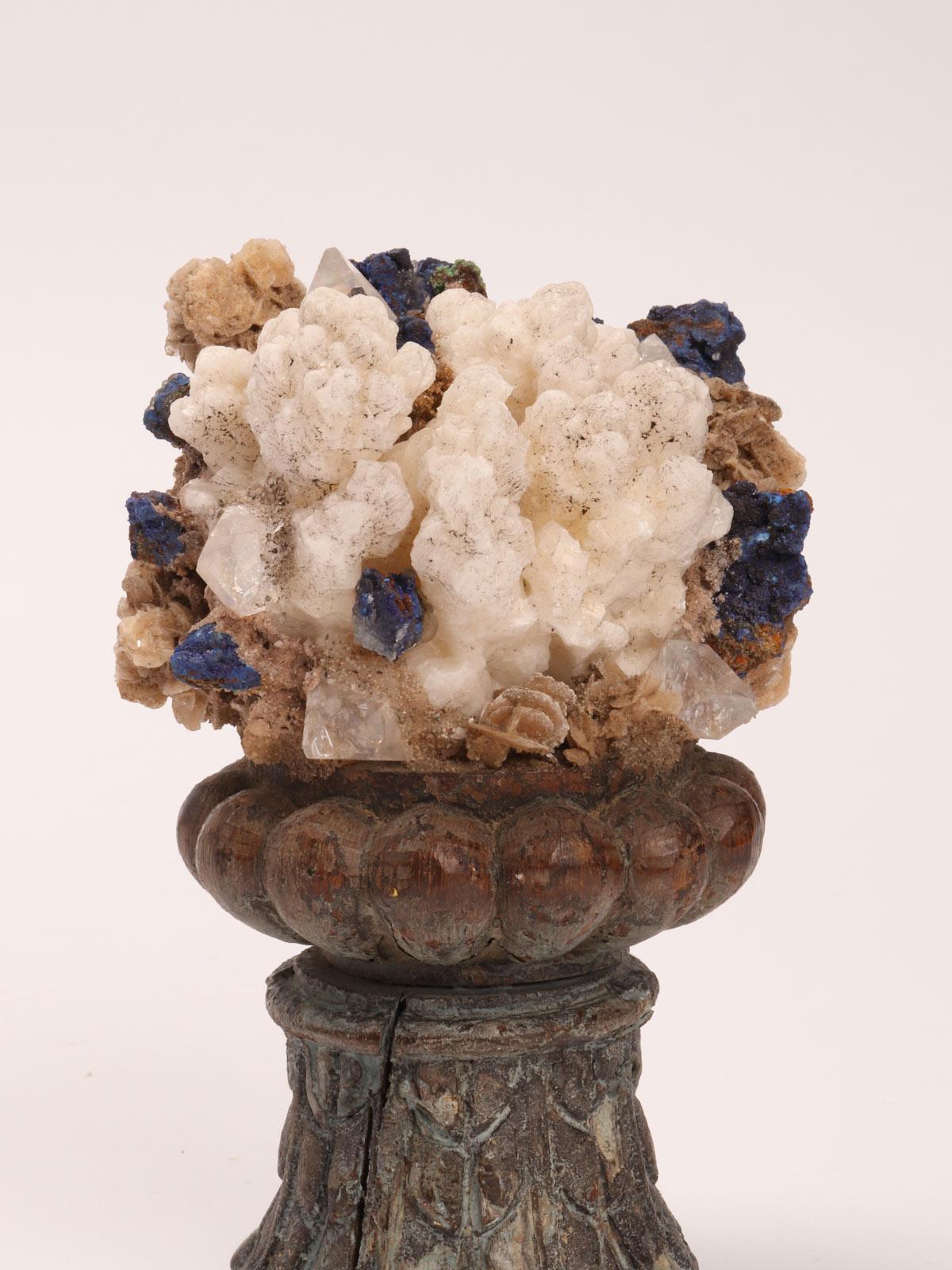A composition of calcite flower, blu quartz and rock crystals, Italy 1880. In Good Condition For Sale In Milan, IT