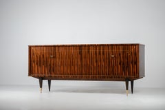 Une composition de chaleur graphique : buffet Art déco français en cocobolo, années 1940