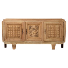 Una composizione di solidità scultorea: Credenza francese Art Deco Brutalista, anni '40