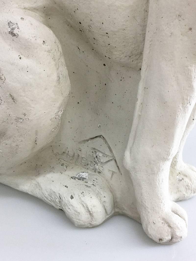 Chien en pierre en béton Statue d'un chien Whippet Bon état - En vente à Delft, NL