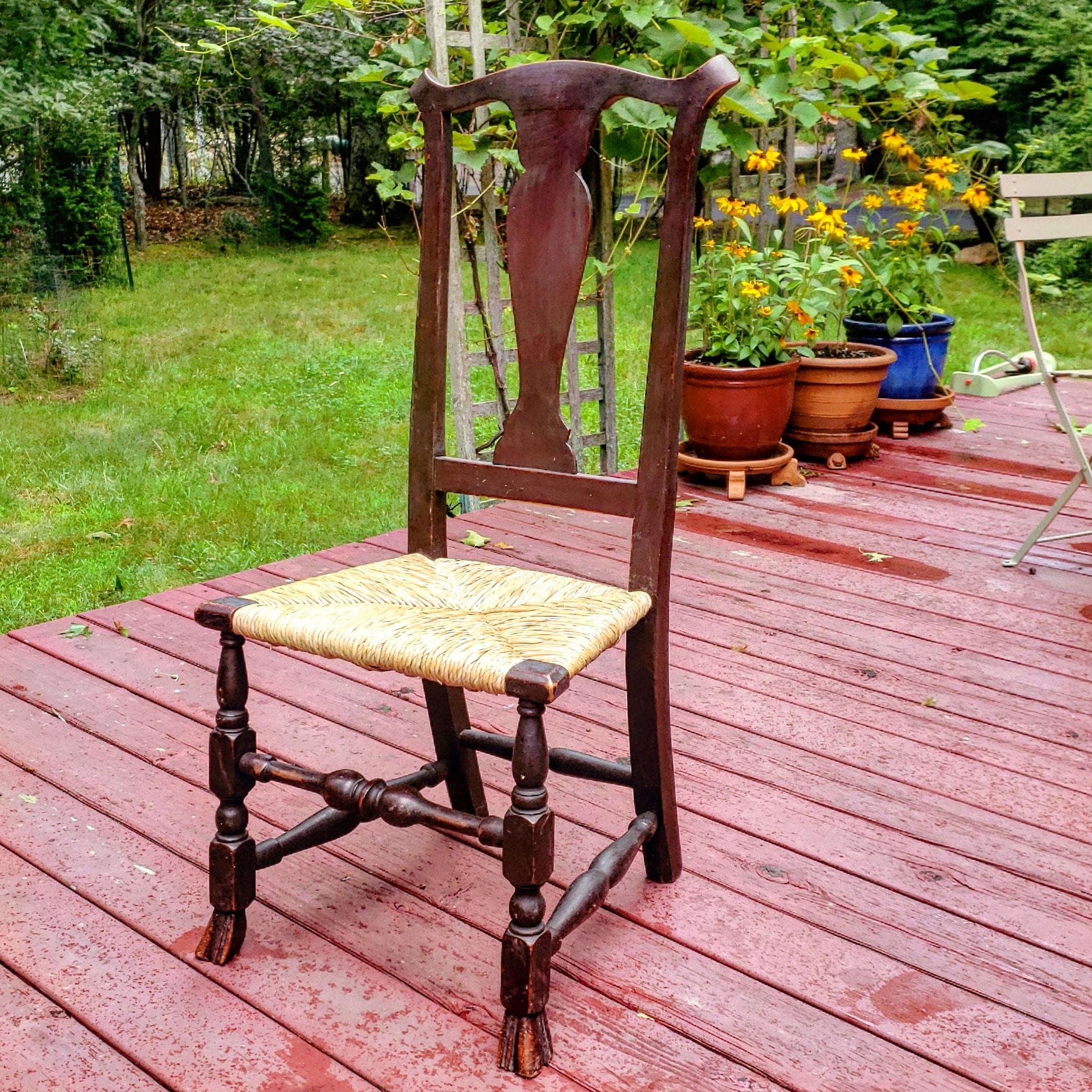 Chippendale painted old red maple side chair with vasiform splat, cupid's bow crest and carved Spanish feet. Made in New England, most likely Connecticut, about 1770. All original with replaced natural rush seat. Exceptional turnings with a very