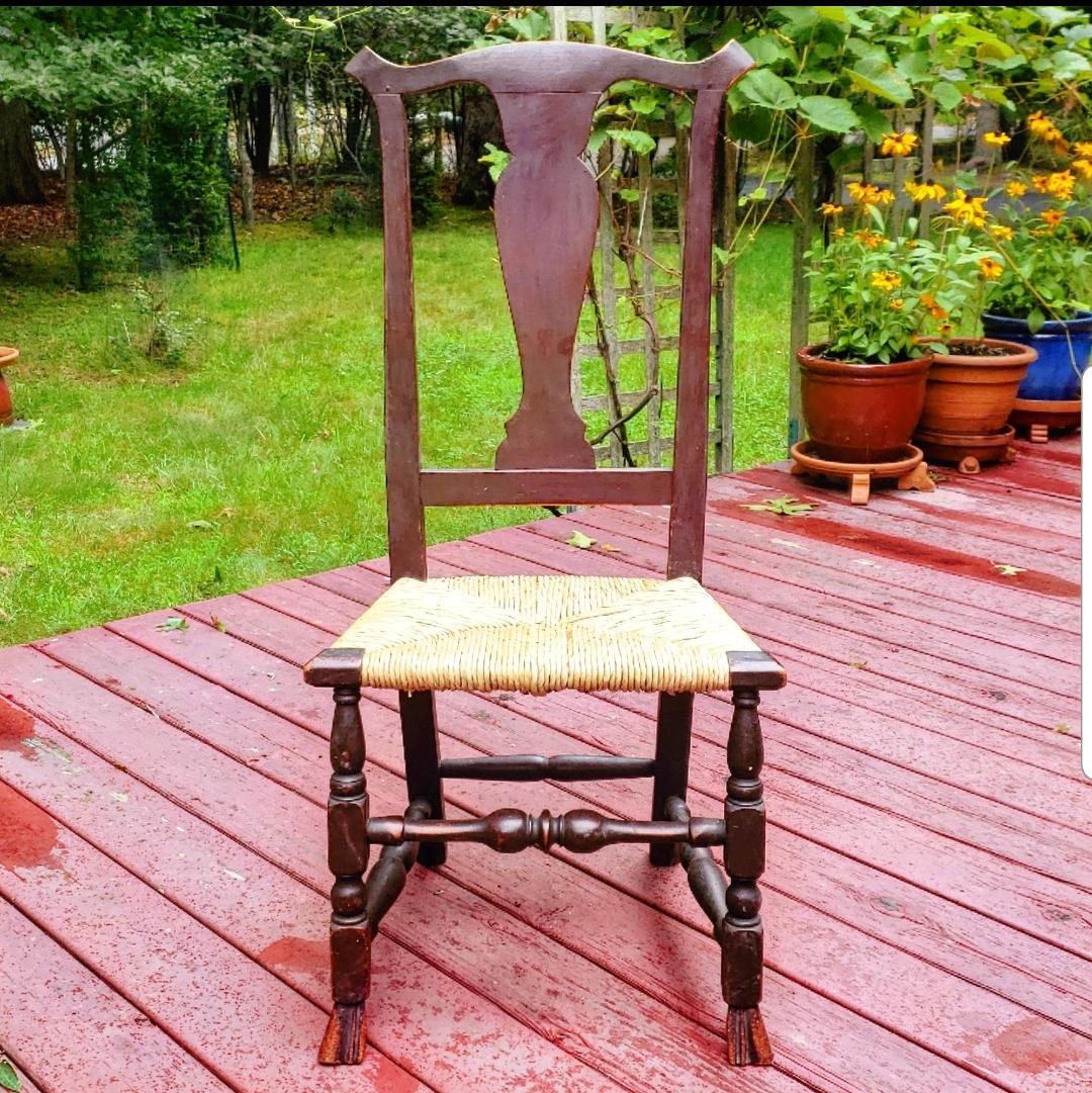 Connecticut Ahorn Binsen Sitz Side Chair in Old Red Oberfläche, CIRCA 1770 (Chippendale) im Angebot