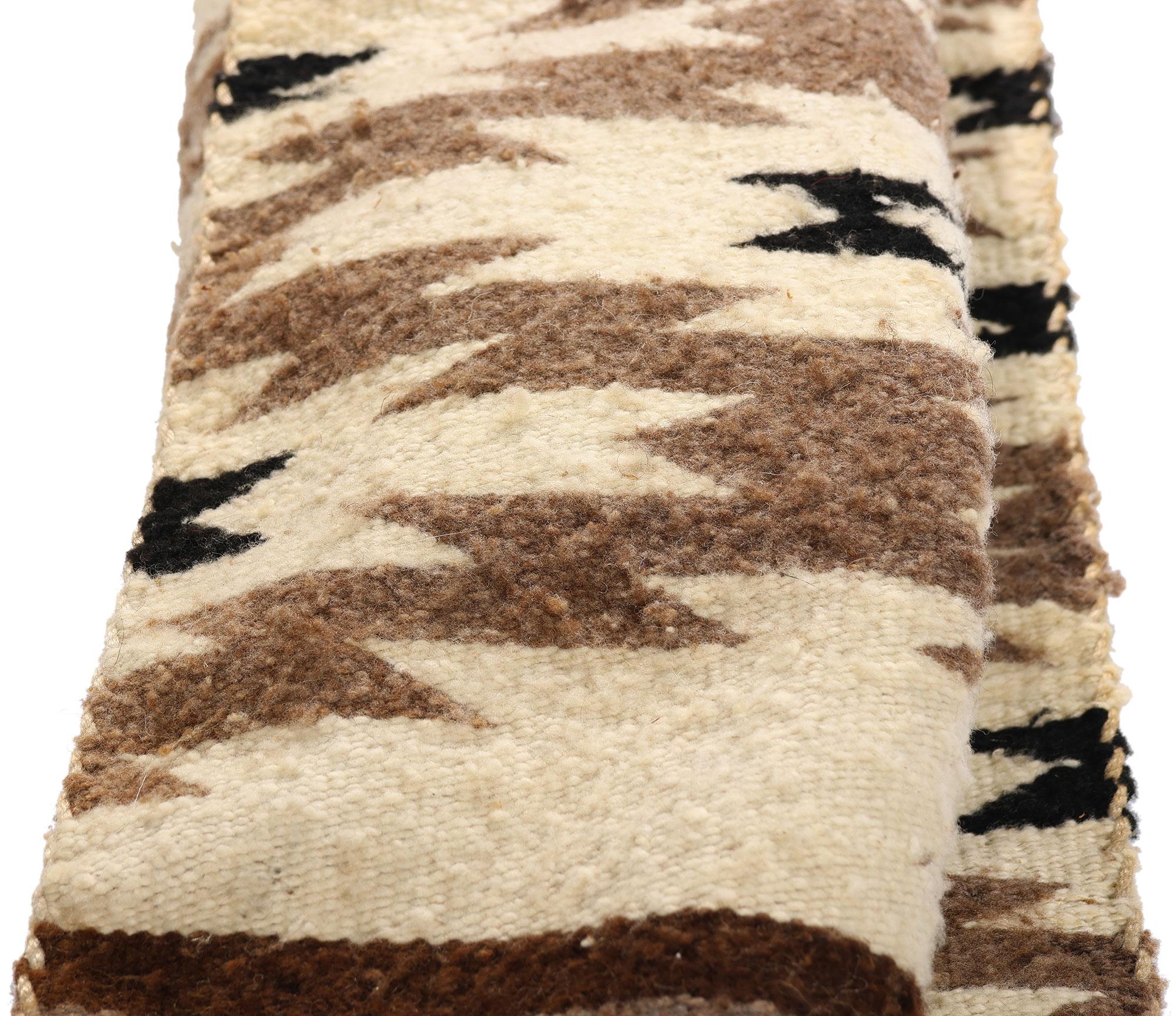 Coloniale spagnolo The Connoisseur's Textile: capolavoro del Sud-Ovest della regione del cristallo in vendita